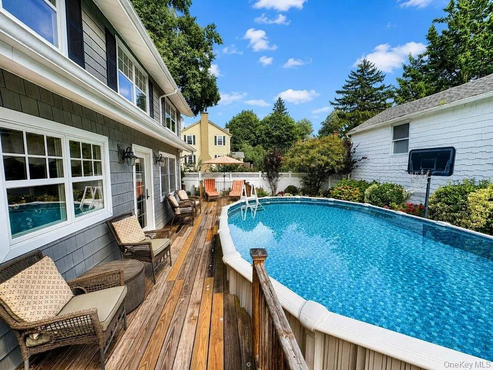 4 Smull Lane, North Hempstead, NY, 3 Bedrooms Bedrooms, 8 Rooms Rooms,3 BathroomsBathrooms,Residential,For Rent,Smull,0,1050153 4 Smull Lane, North Hempstead, NY, 3 Bedrooms Bedrooms, 8 Rooms Rooms,3 BathroomsBathrooms,Residential,For Rent,Smull,0,1050153