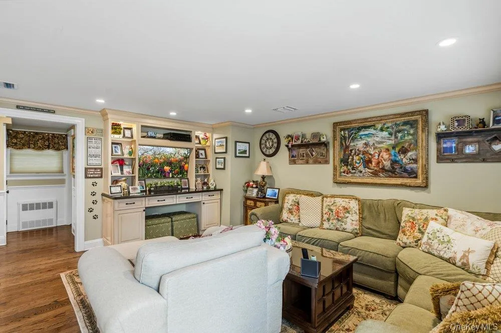 4 Smull Lane, North Hempstead, NY, 3 Bedrooms Bedrooms, 8 Rooms Rooms,3 BathroomsBathrooms,Residential,For Rent,Smull,0,1050153 4 Smull Lane, North Hempstead, NY, 3 Bedrooms Bedrooms, 8 Rooms Rooms,3 BathroomsBathrooms,Residential,For Rent,Smull,0,1050153