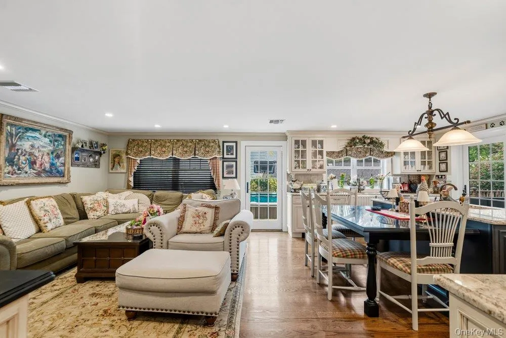 4 Smull Lane, North Hempstead, NY, 3 Bedrooms Bedrooms, 8 Rooms Rooms,3 BathroomsBathrooms,Residential,For Rent,Smull,0,1050153 4 Smull Lane, North Hempstead, NY, 3 Bedrooms Bedrooms, 8 Rooms Rooms,3 BathroomsBathrooms,Residential,For Rent,Smull,0,1050153