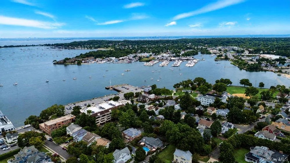 4 Smull Lane, North Hempstead, NY, 3 Bedrooms Bedrooms, 8 Rooms Rooms,3 BathroomsBathrooms,Residential,For Rent,Smull,0,1050153 4 Smull Lane, North Hempstead, NY, 3 Bedrooms Bedrooms, 8 Rooms Rooms,3 BathroomsBathrooms,Residential,For Rent,Smull,0,1050153