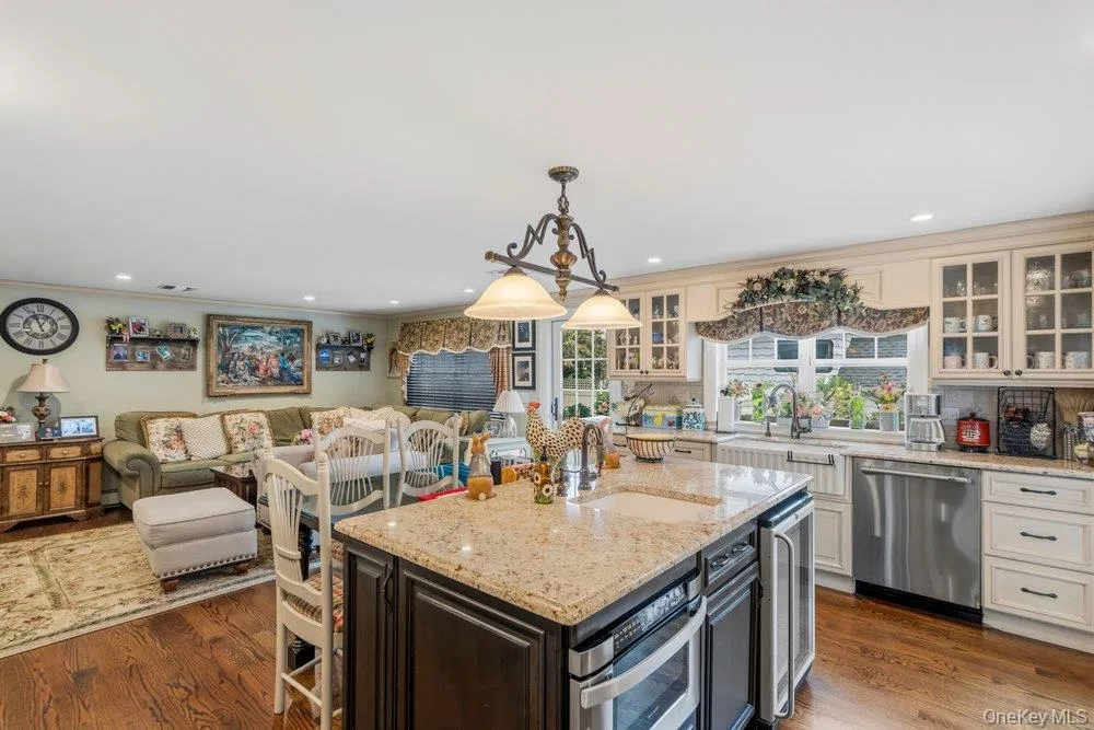 4 Smull Lane, North Hempstead, NY, 3 Bedrooms Bedrooms, 8 Rooms Rooms,3 BathroomsBathrooms,Residential,For Rent,Smull,0,1050153 4 Smull Lane, North Hempstead, NY, 3 Bedrooms Bedrooms, 8 Rooms Rooms,3 BathroomsBathrooms,Residential,For Rent,Smull,0,1050153