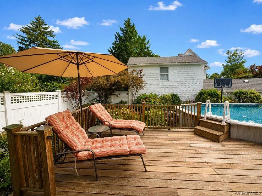 4 Smull Lane, North Hempstead, NY, 3 Bedrooms Bedrooms, 8 Rooms Rooms,3 BathroomsBathrooms,Residential,For Rent,Smull,0,1050153 4 Smull Lane, North Hempstead, NY, 3 Bedrooms Bedrooms, 8 Rooms Rooms,3 BathroomsBathrooms,Residential,For Rent,Smull,0,1050153