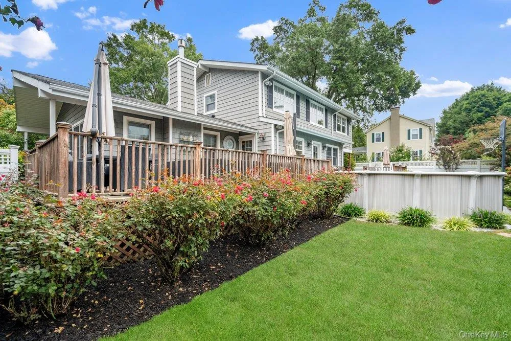 4 Smull Lane, North Hempstead, NY, 3 Bedrooms Bedrooms, 8 Rooms Rooms,3 BathroomsBathrooms,Residential,For Rent,Smull,0,1050153 4 Smull Lane, North Hempstead, NY, 3 Bedrooms Bedrooms, 8 Rooms Rooms,3 BathroomsBathrooms,Residential,For Rent,Smull,0,1050153