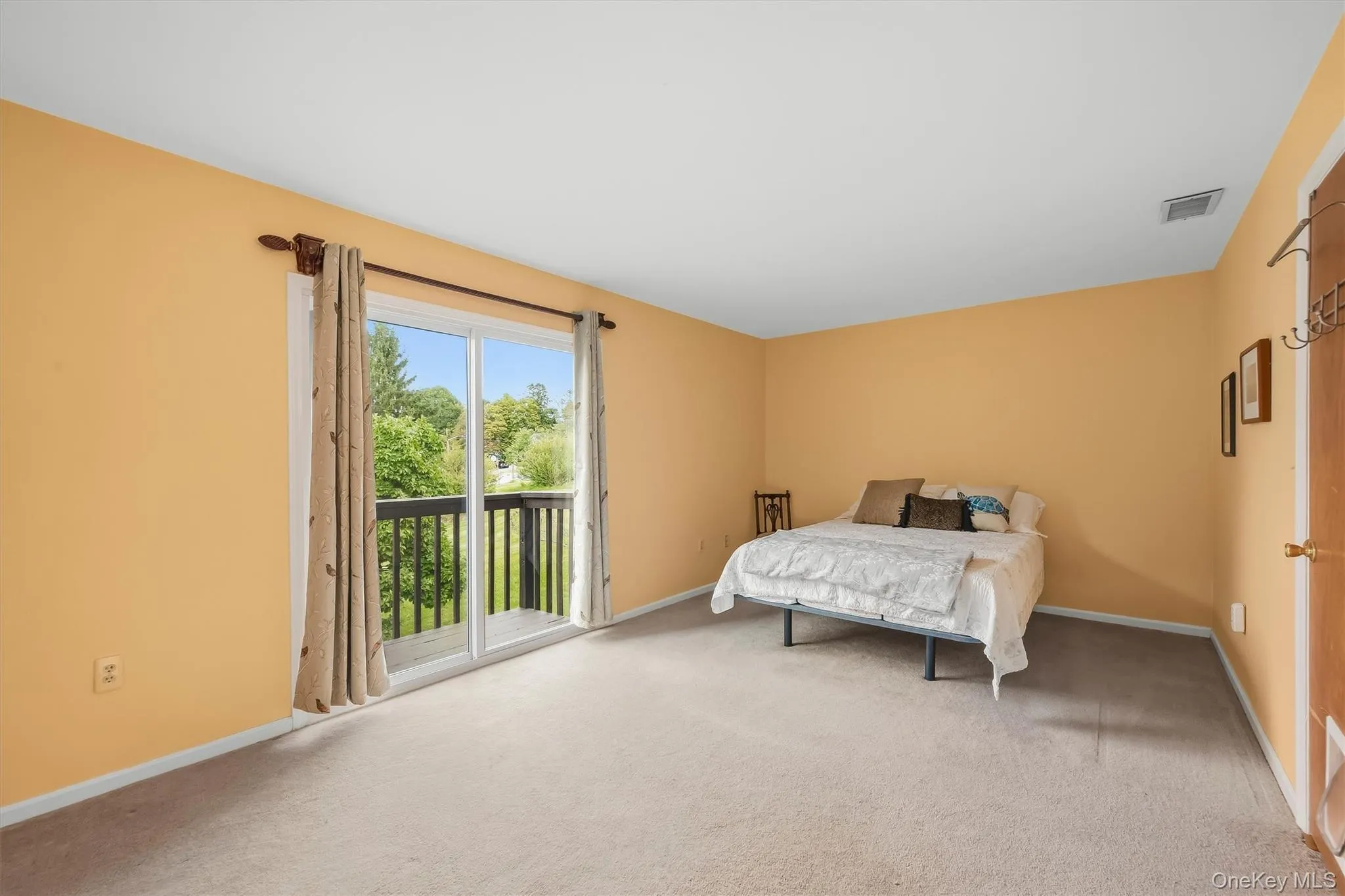 3 Moriah Lane, Middletown, NY, 2 Bedrooms Bedrooms, 5 Rooms Rooms,2 BathroomsBathrooms,Residential,For Rent,Moriah,0,1050156 3 Moriah Lane, Middletown, NY, 2 Bedrooms Bedrooms, 5 Rooms Rooms,2 BathroomsBathrooms,Residential,For Rent,Moriah,0,1050156