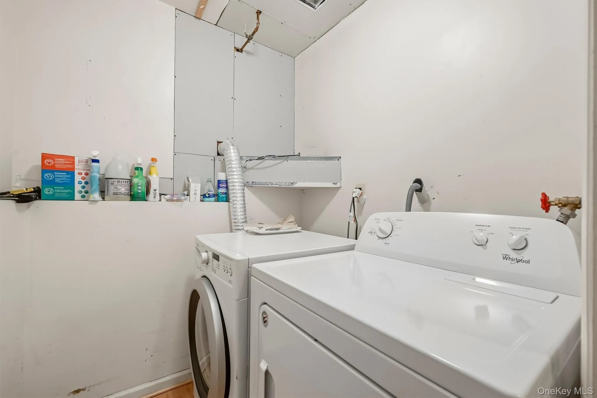 3 Moriah Lane, Middletown, NY, 2 Bedrooms Bedrooms, 5 Rooms Rooms,2 BathroomsBathrooms,Residential,For Rent,Moriah,0,1050156 3 Moriah Lane, Middletown, NY, 2 Bedrooms Bedrooms, 5 Rooms Rooms,2 BathroomsBathrooms,Residential,For Rent,Moriah,0,1050156
