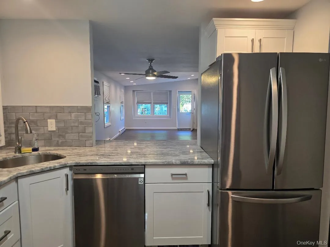 Stainless appliances, granite counters Stainless appliances, granite counters