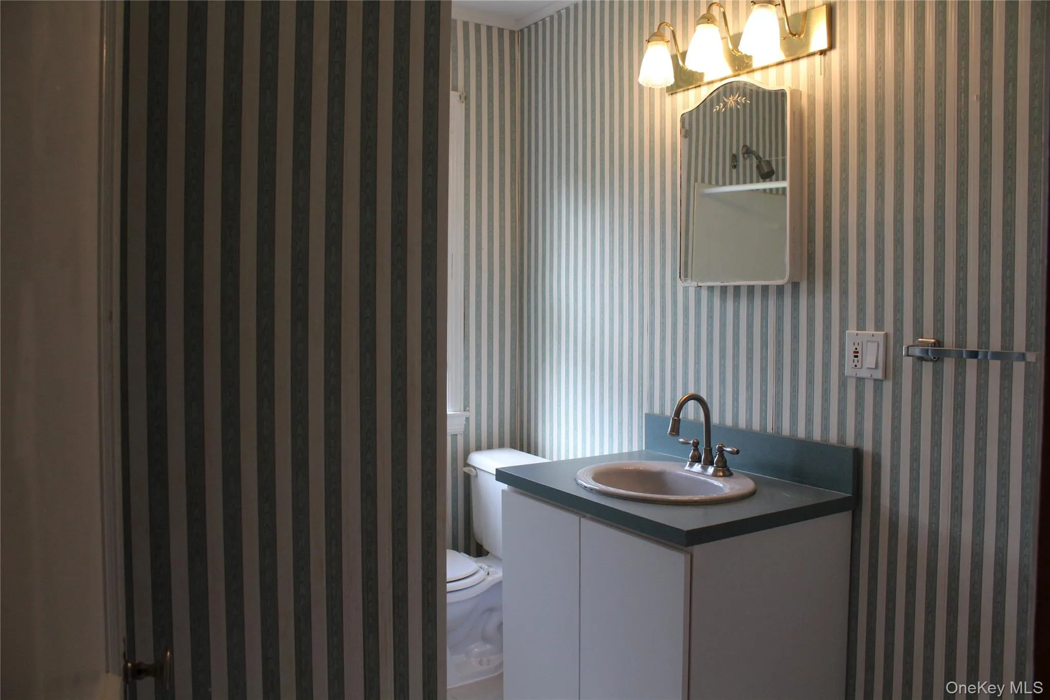 Full Bathroom Full Bathroom