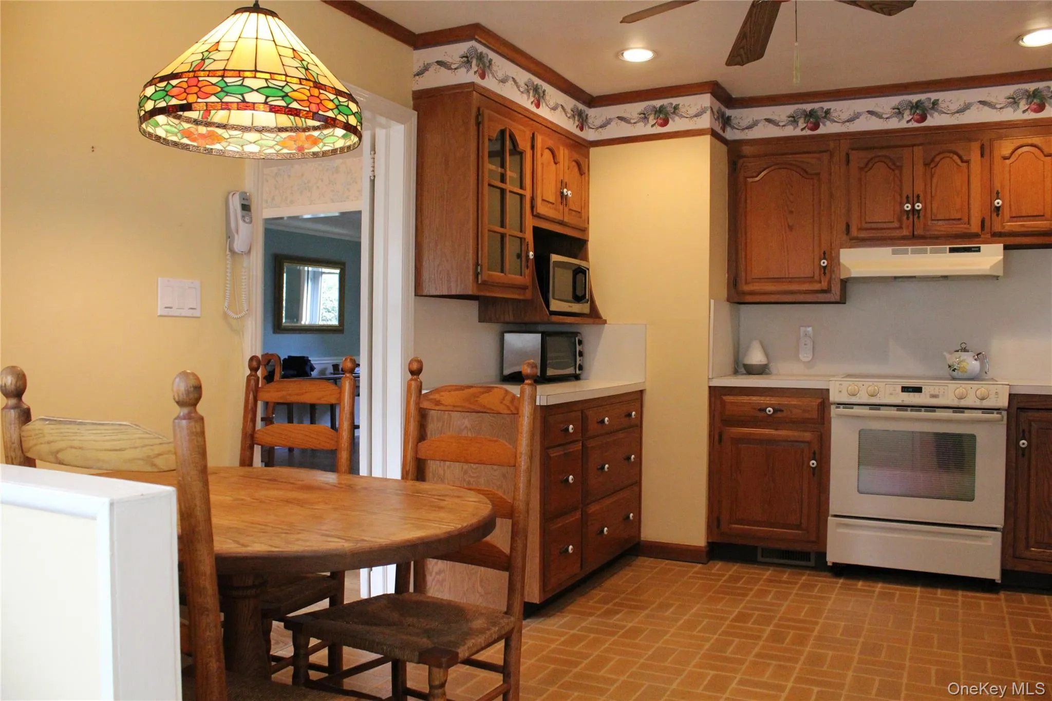 Plenty of cabinets and counter tops Plenty of cabinets and counter tops
