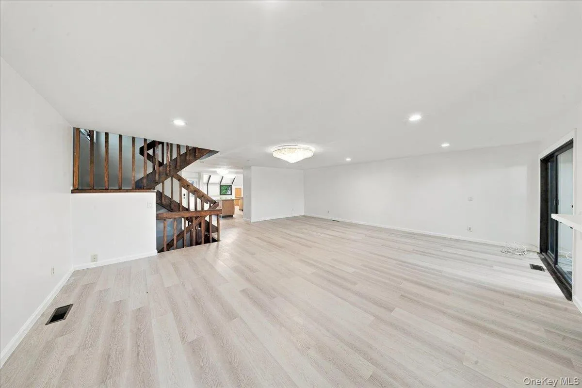 19 John Bean Court, North Hempstead, NY, 3 Bedrooms Bedrooms, 7 Rooms Rooms,3 BathroomsBathrooms,Residential,For Rent,John Bean,0,1050175 19 John Bean Court, North Hempstead, NY, 3 Bedrooms Bedrooms, 7 Rooms Rooms,3 BathroomsBathrooms,Residential,For Rent,John Bean,0,1050175