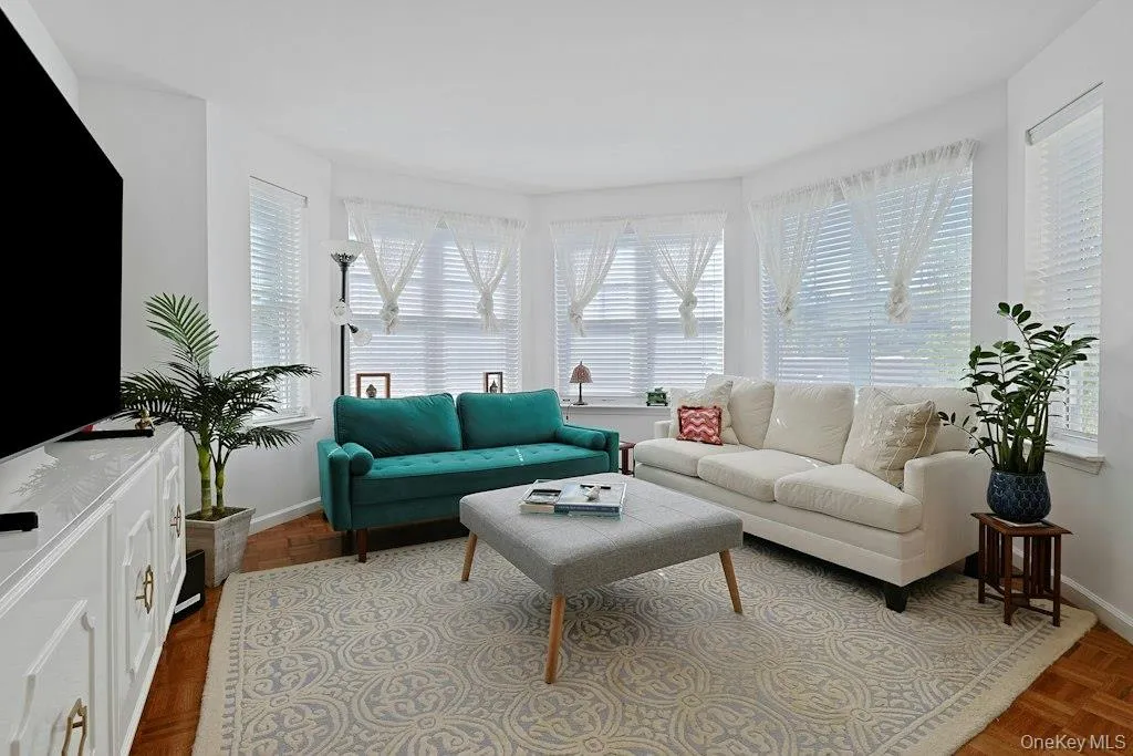 Sunny and private with two walls of windows Sunny and private with two walls of windows