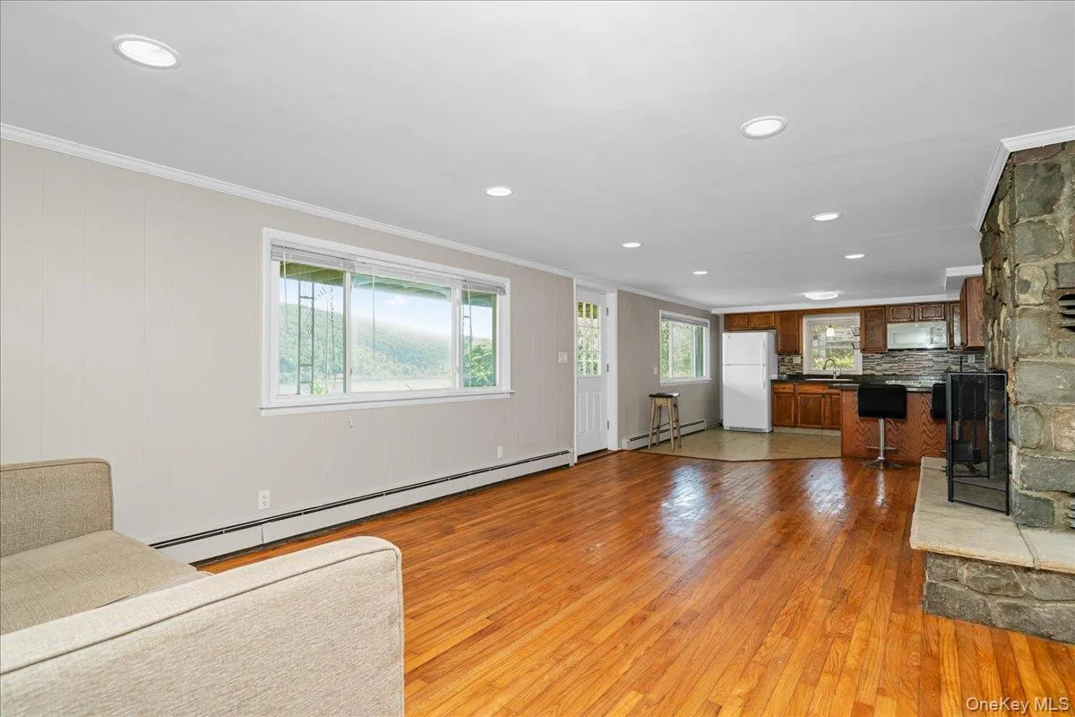 Spacious living room. Spacious living room.