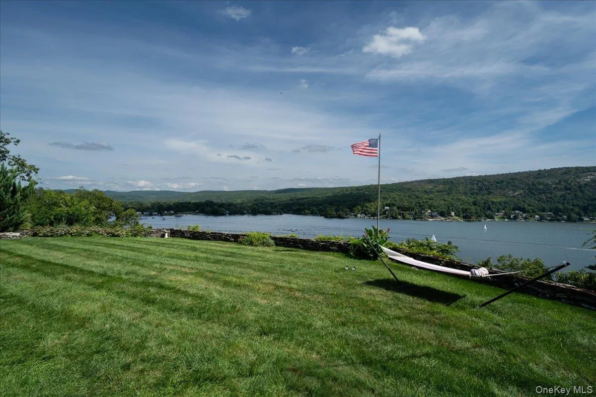 Unbelievable views of mountain, skies, and lake across the expansive meticulously maintained lawn. Unbelievable views of mountain, skies, and lake across the expansive meticulously maintained lawn.