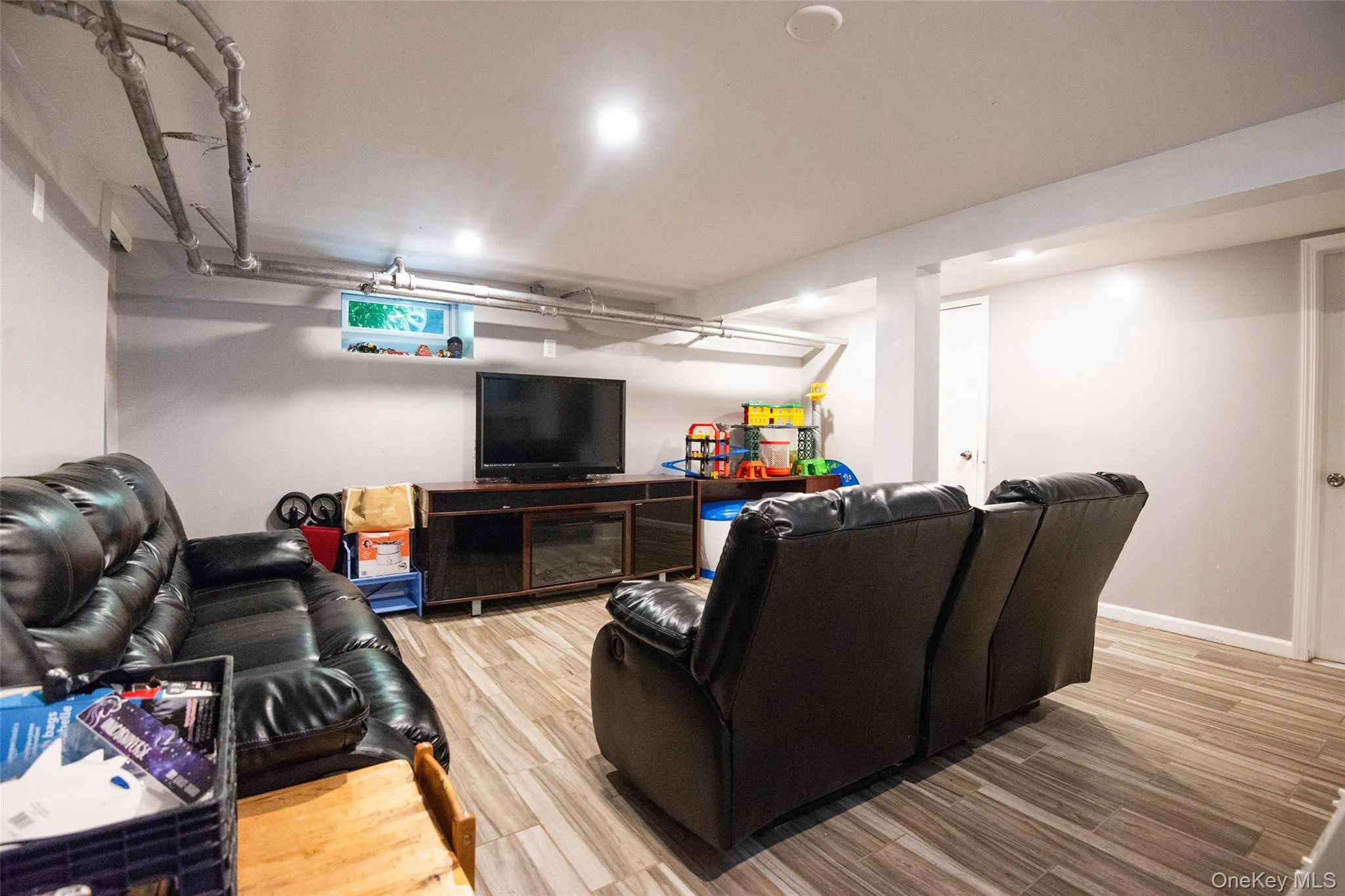 38 Emmett Terrace, New Rochelle, NY, 3 Bedrooms Bedrooms, 7 Rooms Rooms,1 BathroomBathrooms,Residential,For Rent,Emmett,0,1050199 38 Emmett Terrace, New Rochelle, NY, 3 Bedrooms Bedrooms, 7 Rooms Rooms,1 BathroomBathrooms,Residential,For Rent,Emmett,0,1050199