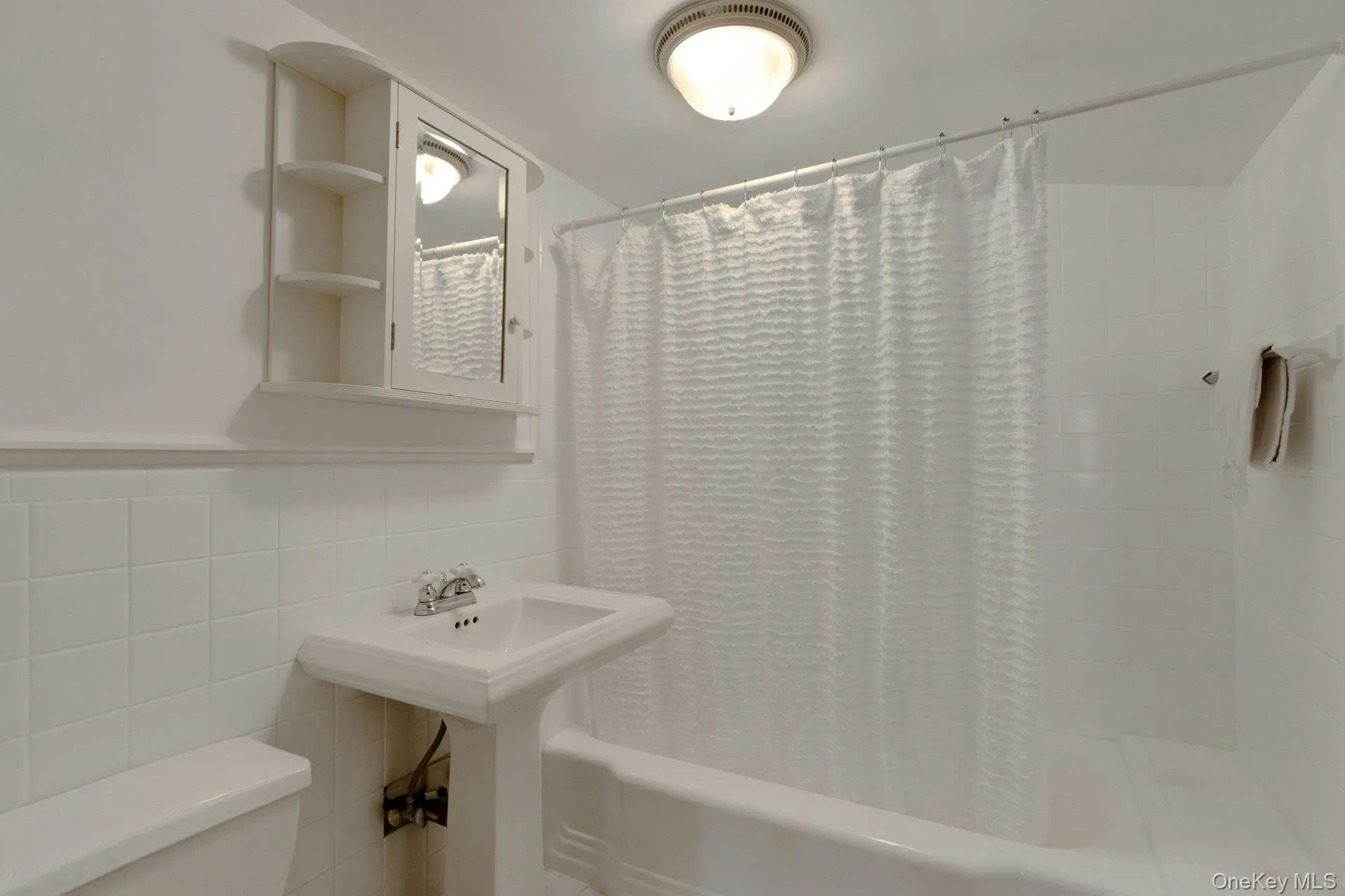 160 Broadway, Orangetown, NY, 4 Bedrooms Bedrooms, 7 Rooms Rooms,2 BathroomsBathrooms,Residential,For Rent,Broadway,0,1050200 160 Broadway, Orangetown, NY, 4 Bedrooms Bedrooms, 7 Rooms Rooms,2 BathroomsBathrooms,Residential,For Rent,Broadway,0,1050200