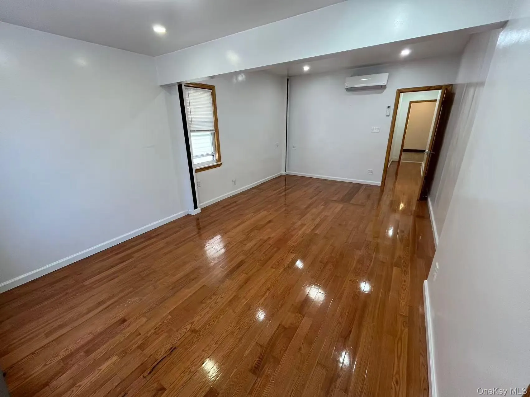 6114 Austin Street, New York, NY, 2 Bedrooms Bedrooms, 5 Rooms Rooms,1 BathroomBathrooms,Residential Lease,For Rent,Austin,0,1050204 6114 Austin Street, New York, NY, 2 Bedrooms Bedrooms, 5 Rooms Rooms,1 BathroomBathrooms,Residential Lease,For Rent,Austin,0,1050204