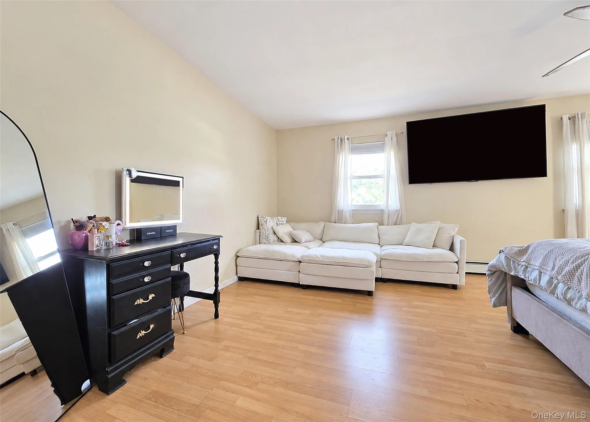 362 Singingwood Drive, Islip, NY, 4 Bedrooms Bedrooms, 12 Rooms Rooms,2 BathroomsBathrooms,Residential,For Rent,Singingwood,0,1050207 362 Singingwood Drive, Islip, NY, 4 Bedrooms Bedrooms, 12 Rooms Rooms,2 BathroomsBathrooms,Residential,For Rent,Singingwood,0,1050207