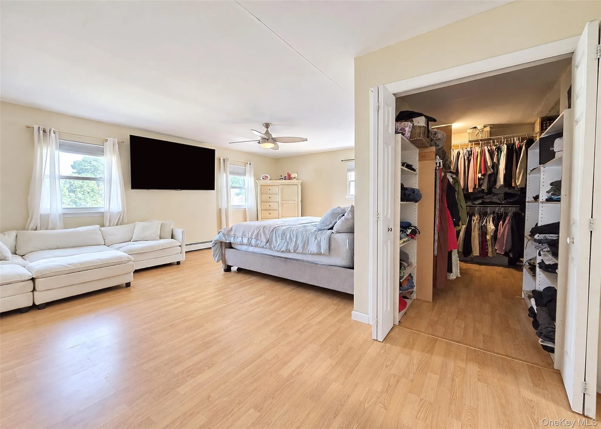 362 Singingwood Drive, Islip, NY, 4 Bedrooms Bedrooms, 12 Rooms Rooms,2 BathroomsBathrooms,Residential,For Rent,Singingwood,0,1050207 362 Singingwood Drive, Islip, NY, 4 Bedrooms Bedrooms, 12 Rooms Rooms,2 BathroomsBathrooms,Residential,For Rent,Singingwood,0,1050207