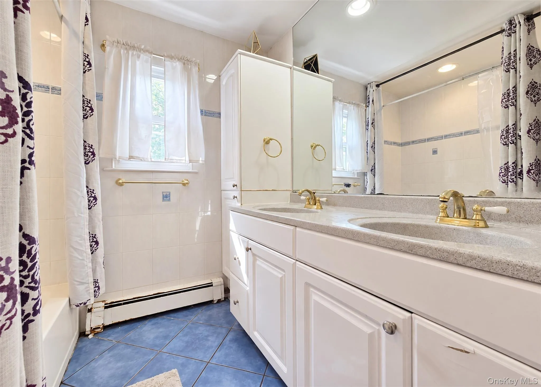 Full Bathroom double sink Full Bathroom double sink