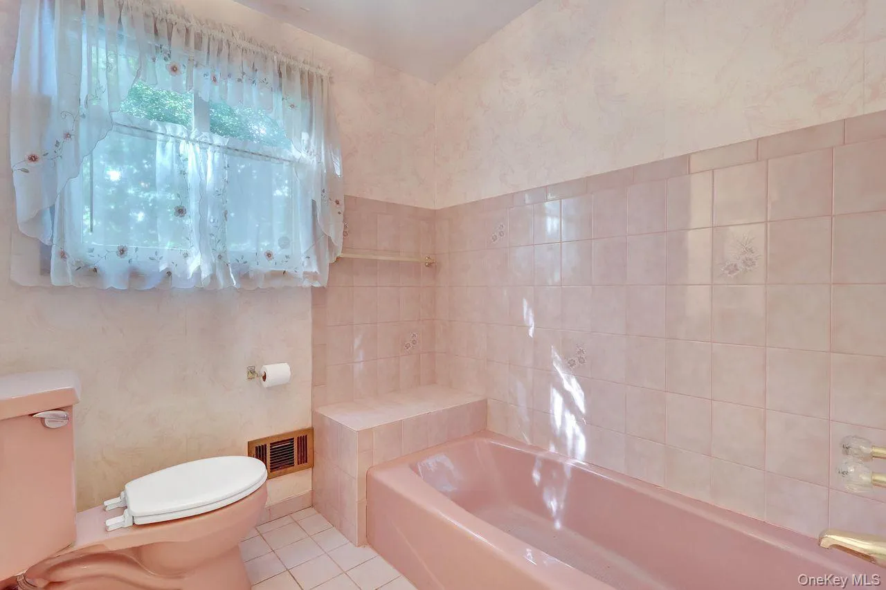 Main bathroom Upstairs with full bath Tub Main bathroom Upstairs with full bath Tub