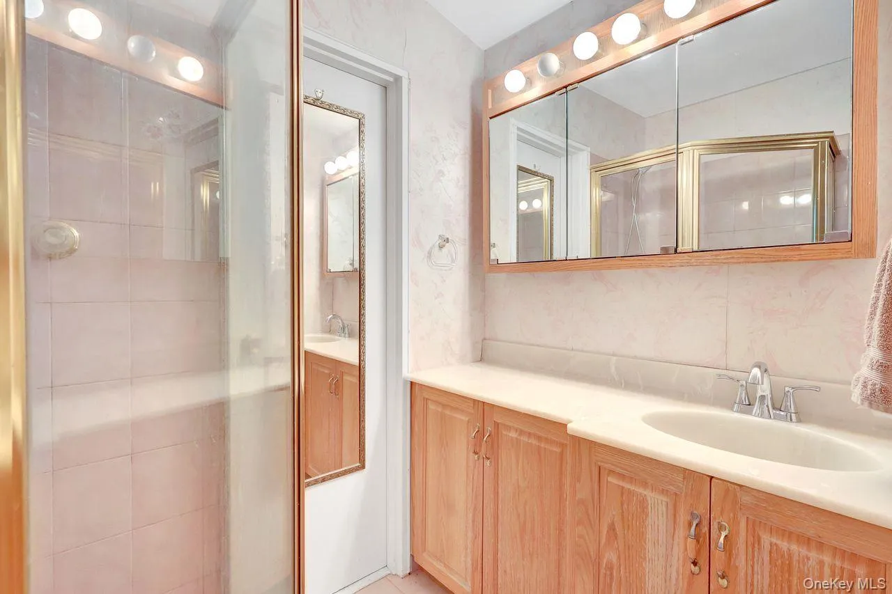 Main bathroom Upstairs with Step in shower and also a full bath tub. Main bathroom Upstairs with Step in shower and also a full bath tub.