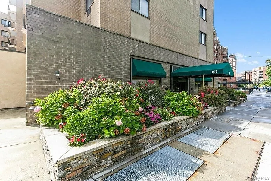 100 Hartsdale Avenue, Greenburgh, NY, 1 Bedroom Bedrooms, 4 Rooms Rooms,1 BathroomBathrooms,Residential,For Rent,Hartsdale,0,1050223 100 Hartsdale Avenue, Greenburgh, NY, 1 Bedroom Bedrooms, 4 Rooms Rooms,1 BathroomBathrooms,Residential,For Rent,Hartsdale,0,1050223