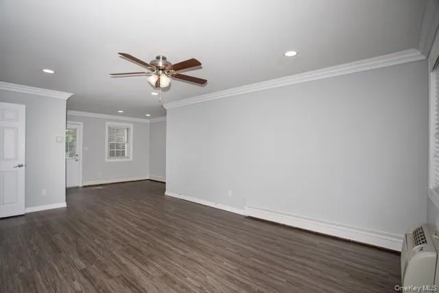 53 Clinton Avenue, Islip, NY, 1 Bedroom Bedrooms, 4 Rooms Rooms,1 BathroomBathrooms,Residential Lease,For Rent,Clinton,0,1050231 53 Clinton Avenue, Islip, NY, 1 Bedroom Bedrooms, 4 Rooms Rooms,1 BathroomBathrooms,Residential Lease,For Rent,Clinton,0,1050231