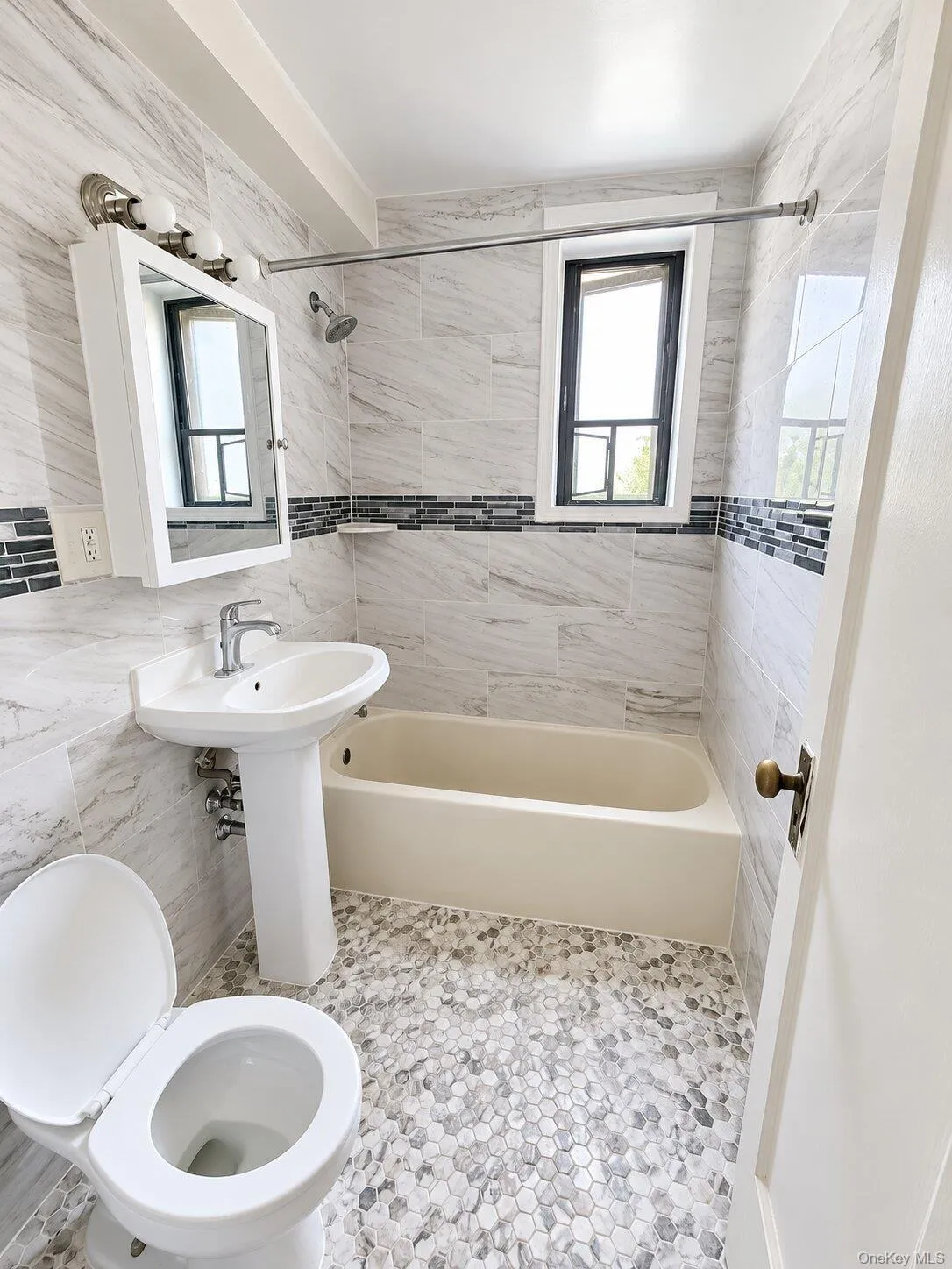 1920 Mc Graw Avenue, New York, NY, 3 Bedroom Bedrooms, 5 Room Rooms,1 BathroomBathrooms,Residential Lease,For Rent,Mc Graw,0,1050236 1920 Mc Graw Avenue, New York, NY, 3 Bedroom Bedrooms, 5 Room Rooms,1 BathroomBathrooms,Residential Lease,For Rent,Mc Graw,0,1050236