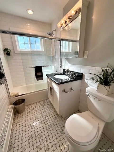 11 South Saxon Avenue, Islip, NY, 1 Bedroom Bedrooms, 4 Rooms Rooms,1 BathroomBathrooms,Residential Lease,For Rent,South Saxon,0,1050241 11 South Saxon Avenue, Islip, NY, 1 Bedroom Bedrooms, 4 Rooms Rooms,1 BathroomBathrooms,Residential Lease,For Rent,South Saxon,0,1050241