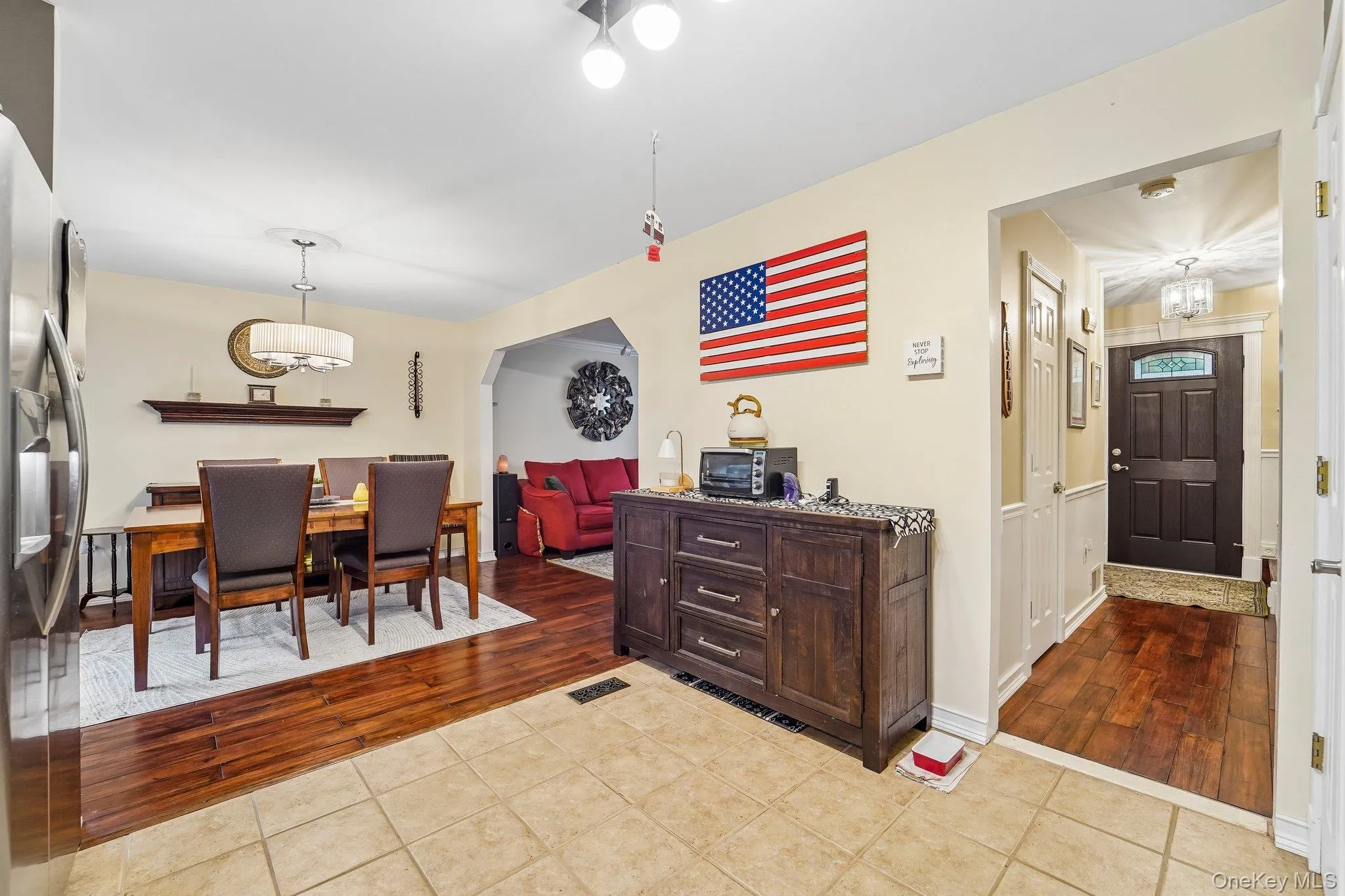 Kitchen - open to Dining Room for easy entertaining Kitchen - open to Dining Room for easy entertaining