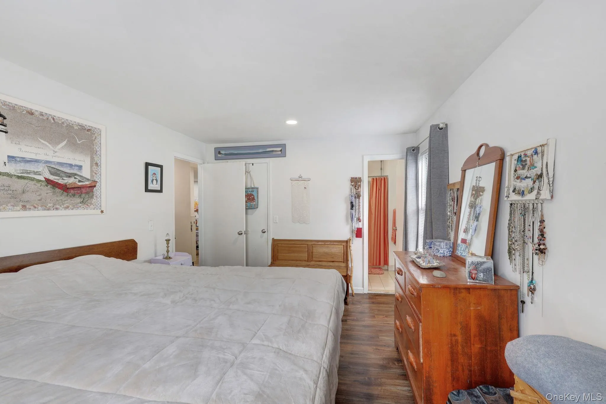 Wood-finish flooring throughout Wood-finish flooring throughout