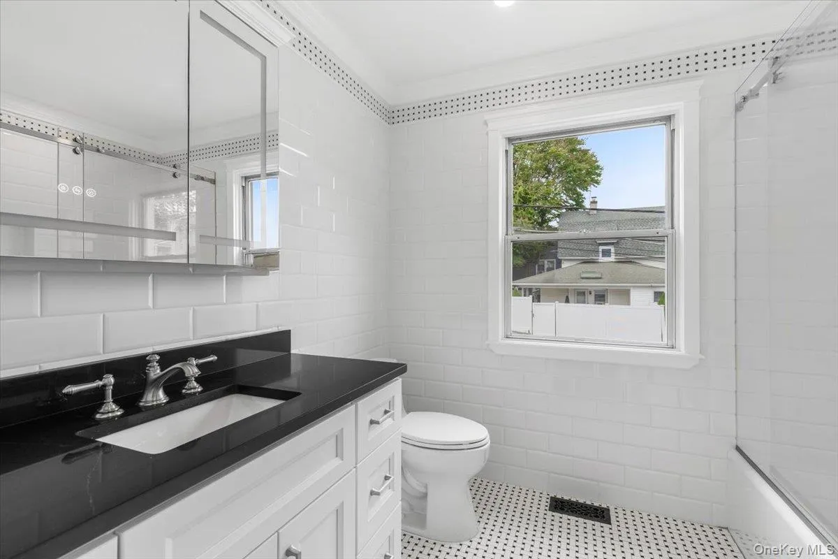 Full Bath Full Bath