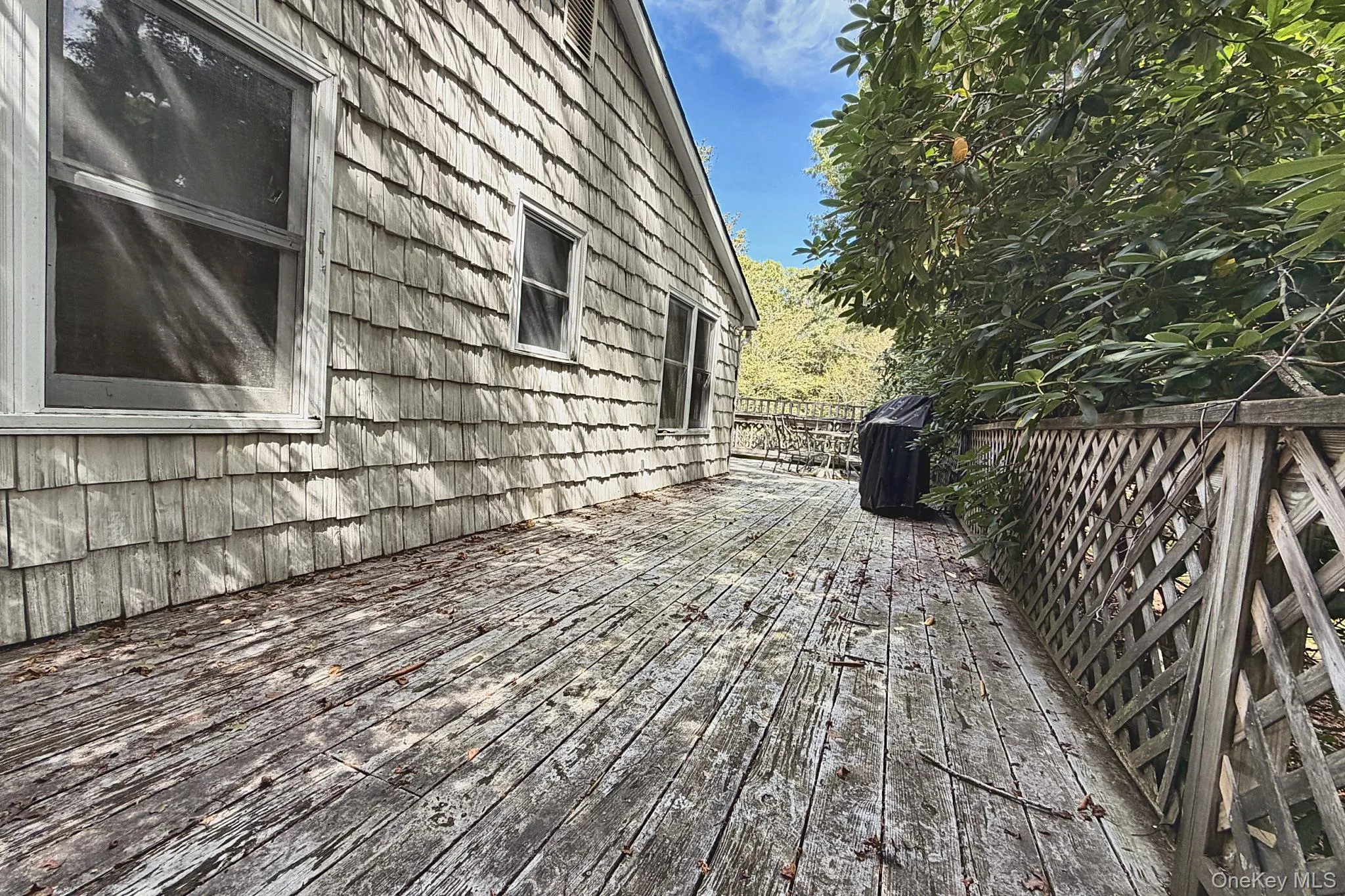 11 Robinhood Lane, Southampton, New York 11968