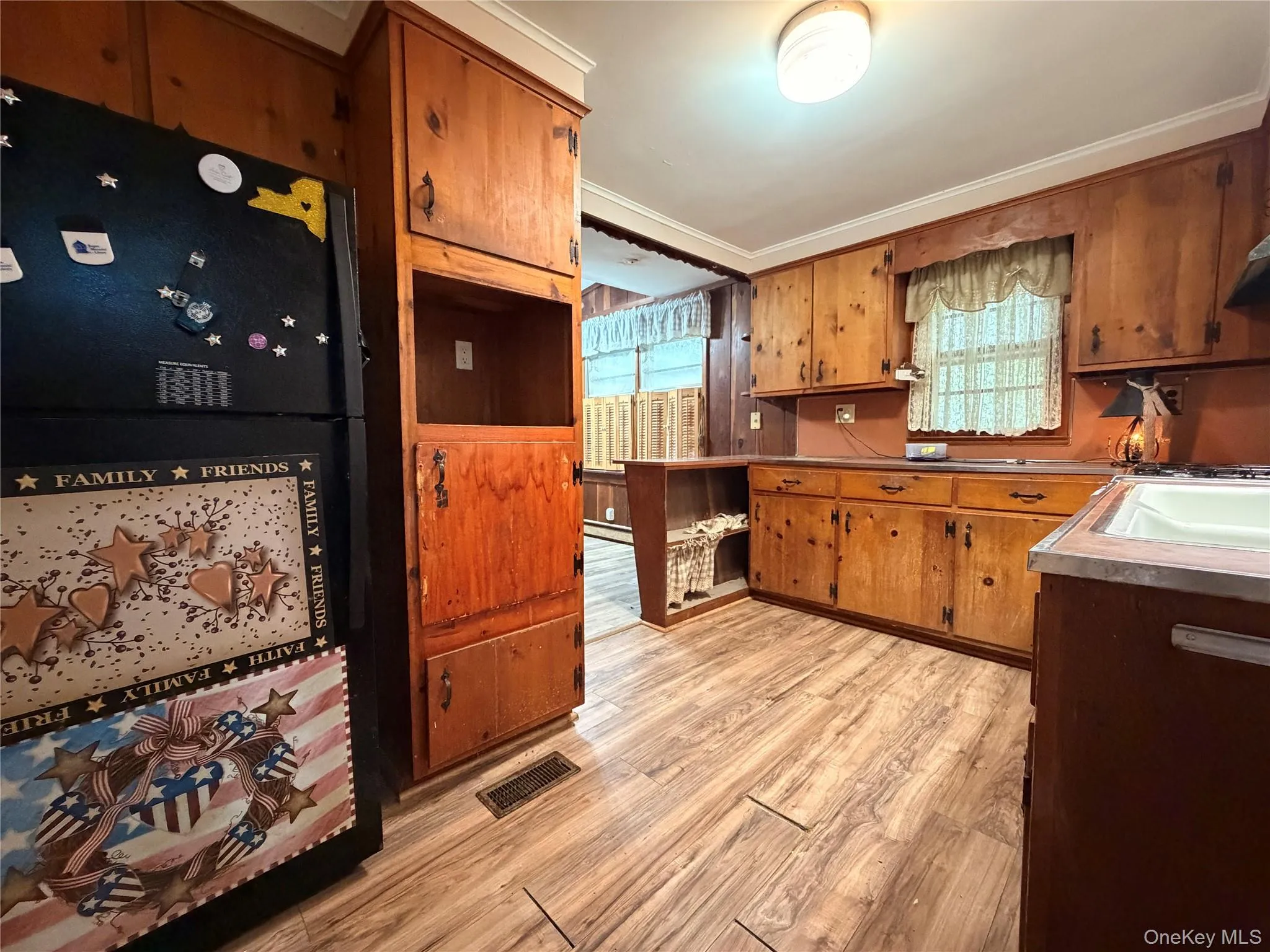 11 Robinhood Lane, Southampton, New York 11968