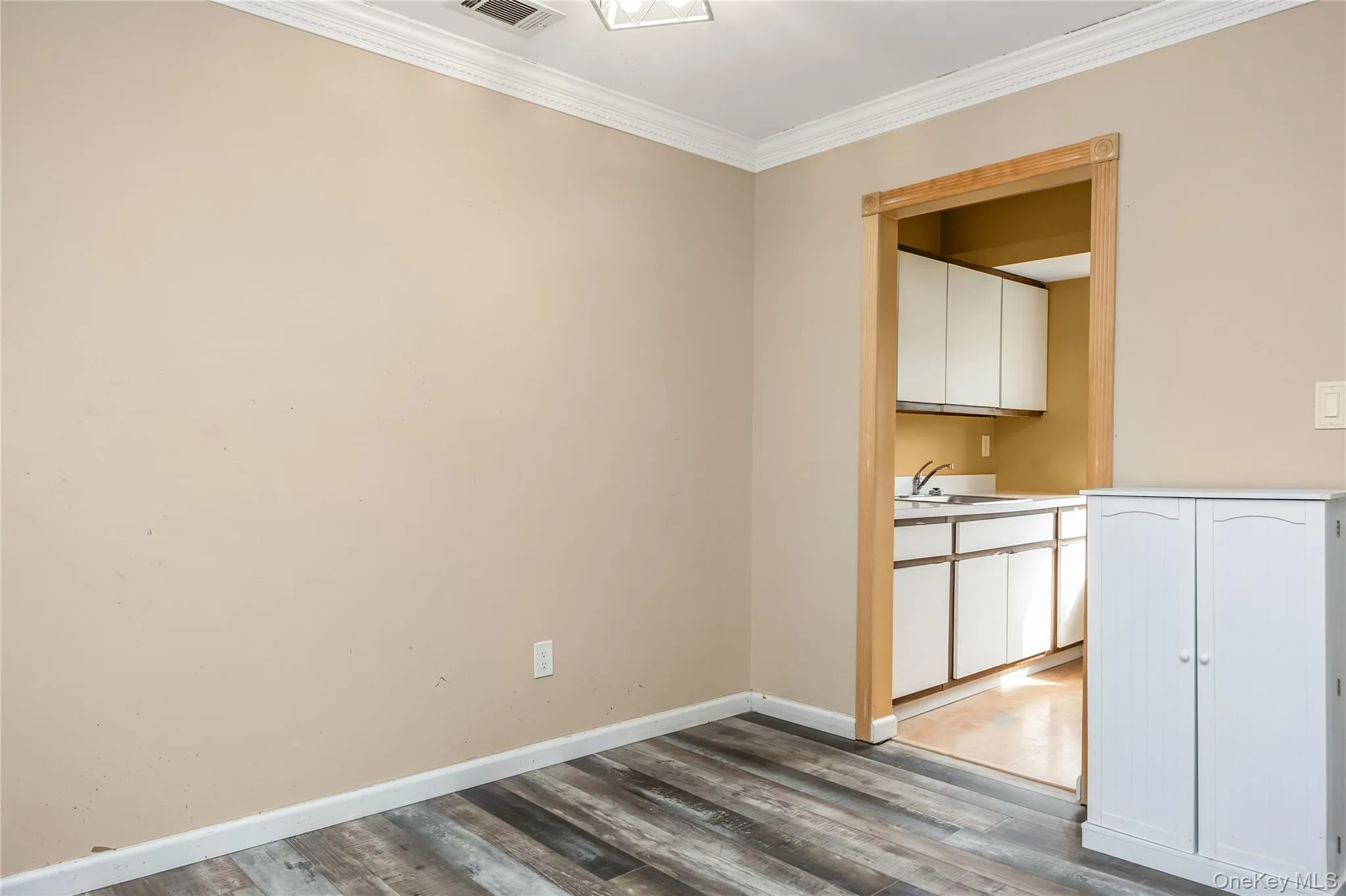 8 Cheyenne Court, Brookhaven, NY, 1 Bedroom Bedrooms, 4 Rooms Rooms,1 BathroomBathrooms,Residential,For Rent,Cheyenne,0,1050253 8 Cheyenne Court, Brookhaven, NY, 1 Bedroom Bedrooms, 4 Rooms Rooms,1 BathroomBathrooms,Residential,For Rent,Cheyenne,0,1050253