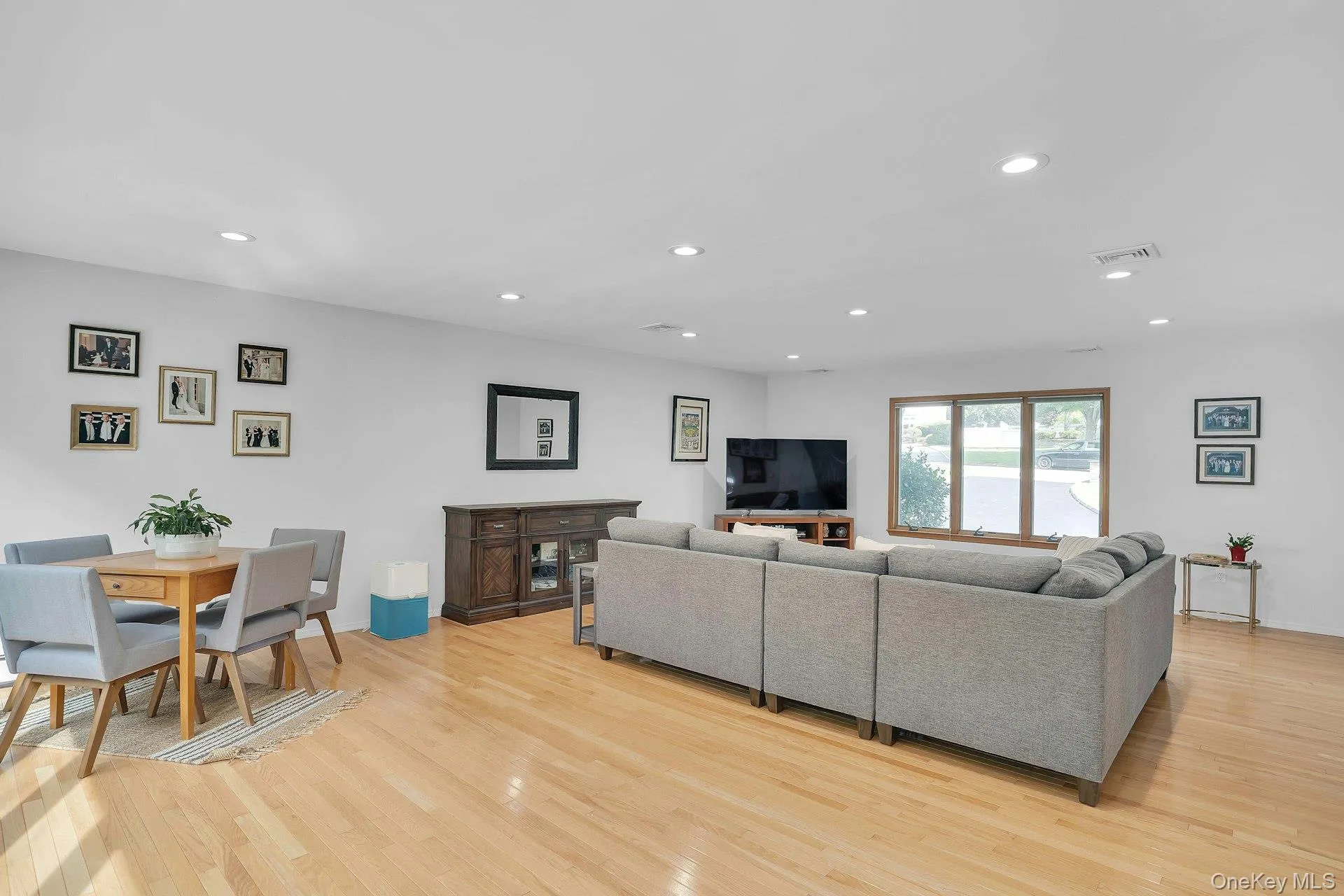 41 Cedar Ridge Lane, Huntington, NY, 4 Bedrooms Bedrooms, 8 Rooms Rooms,2 BathroomsBathrooms,Residential,For Rent,Cedar Ridge,0,1050269 41 Cedar Ridge Lane, Huntington, NY, 4 Bedrooms Bedrooms, 8 Rooms Rooms,2 BathroomsBathrooms,Residential,For Rent,Cedar Ridge,0,1050269