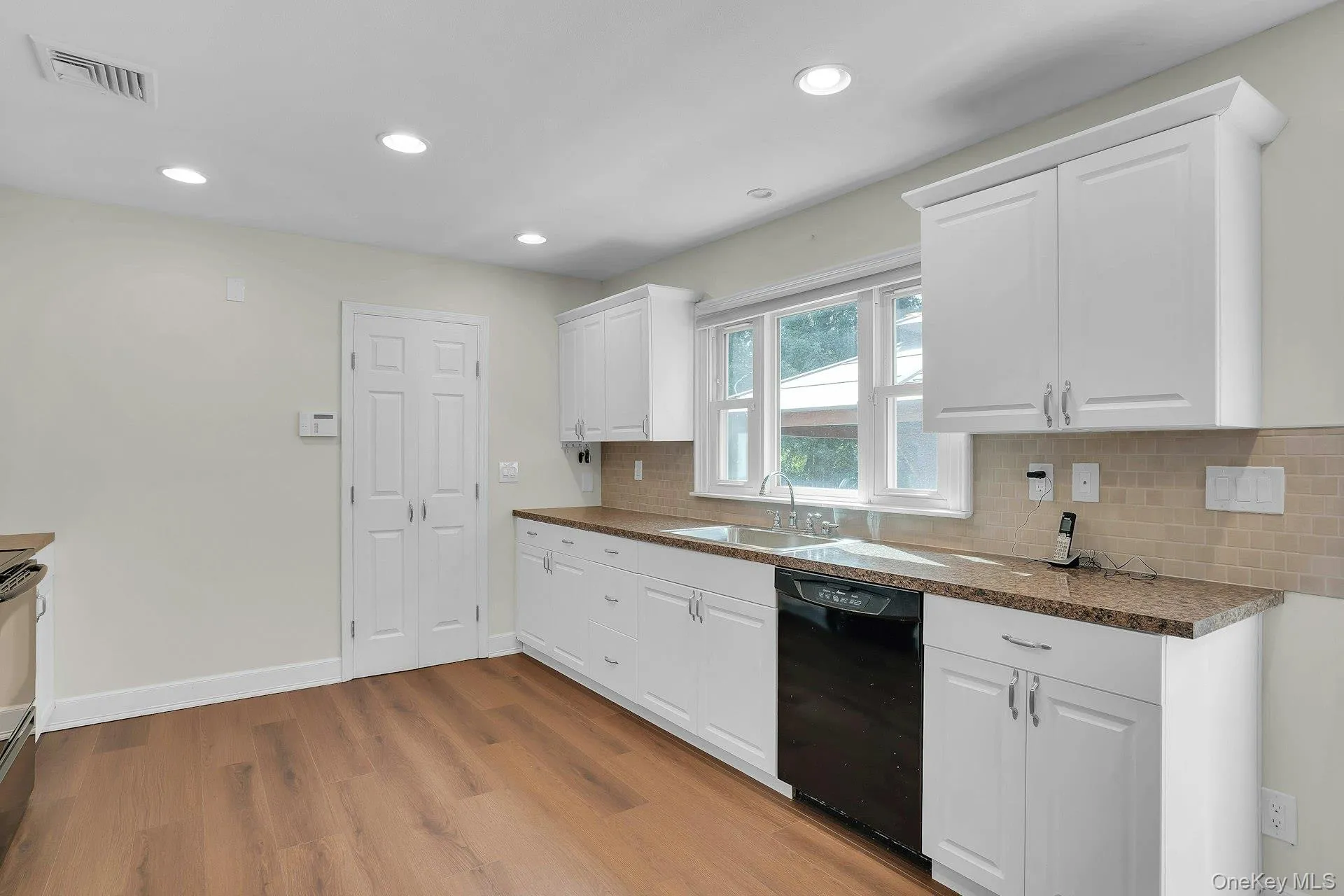 41 Cedar Ridge Lane, Huntington, NY, 4 Bedrooms Bedrooms, 8 Rooms Rooms,2 BathroomsBathrooms,Residential,For Rent,Cedar Ridge,0,1050269 41 Cedar Ridge Lane, Huntington, NY, 4 Bedrooms Bedrooms, 8 Rooms Rooms,2 BathroomsBathrooms,Residential,For Rent,Cedar Ridge,0,1050269