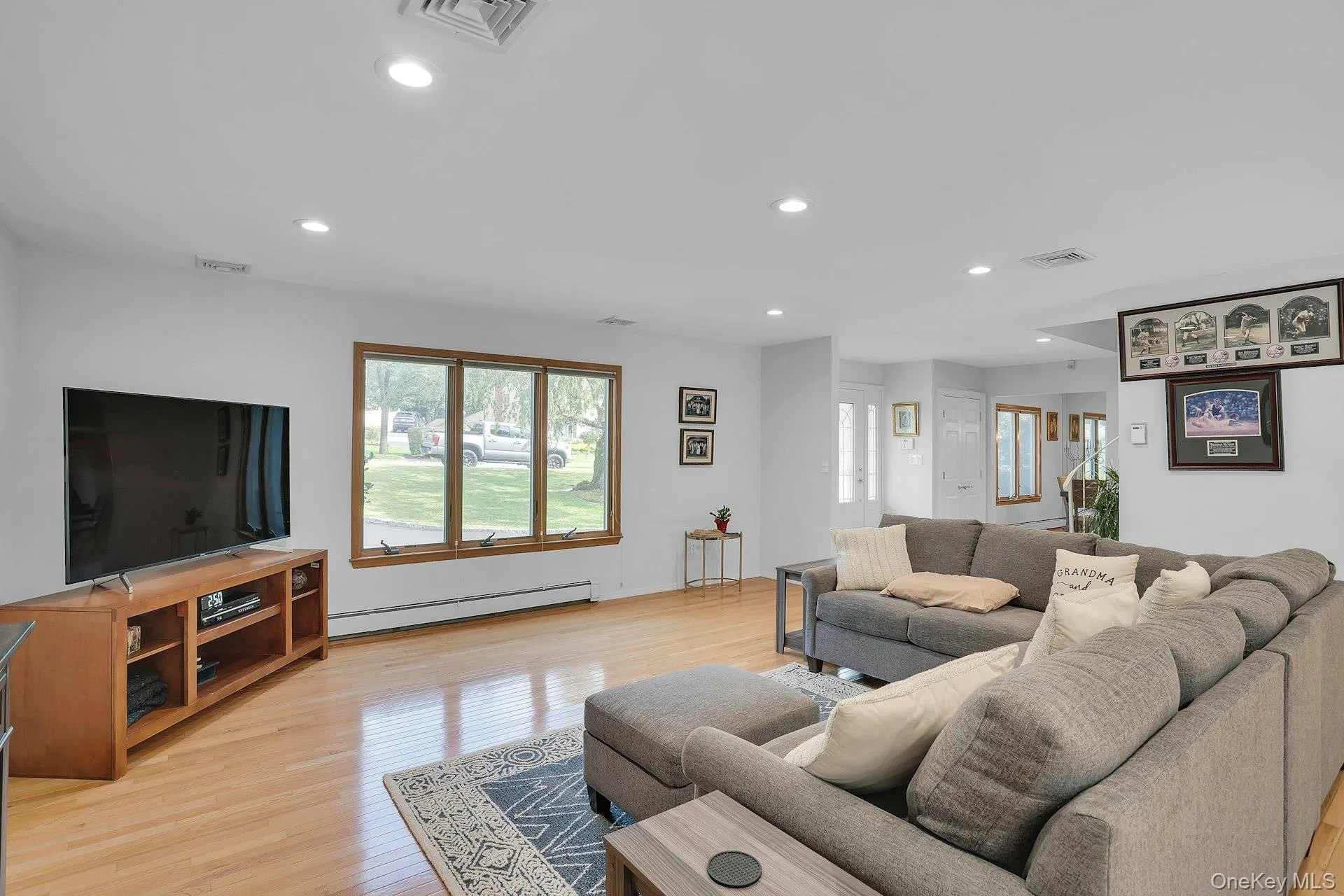 41 Cedar Ridge Lane, Huntington, NY, 4 Bedrooms Bedrooms, 8 Rooms Rooms,2 BathroomsBathrooms,Residential,For Rent,Cedar Ridge,0,1050269 41 Cedar Ridge Lane, Huntington, NY, 4 Bedrooms Bedrooms, 8 Rooms Rooms,2 BathroomsBathrooms,Residential,For Rent,Cedar Ridge,0,1050269