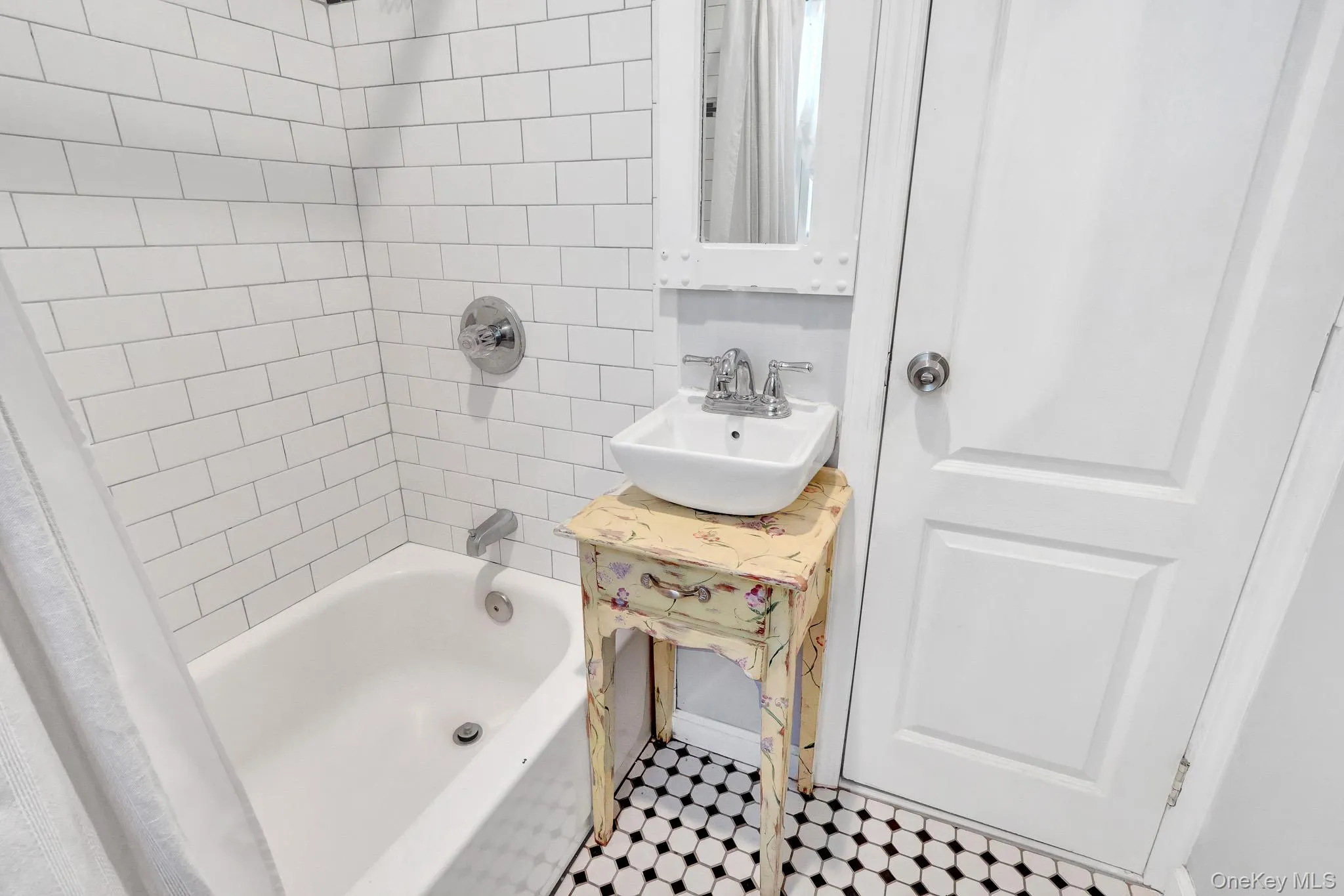 30 Neptune Place, Riverhead, NY, 2 Bedrooms Bedrooms, 5 Rooms Rooms,1 BathroomBathrooms,Residential,For Rent,Neptune,0,1050271 30 Neptune Place, Riverhead, NY, 2 Bedrooms Bedrooms, 5 Rooms Rooms,1 BathroomBathrooms,Residential,For Rent,Neptune,0,1050271