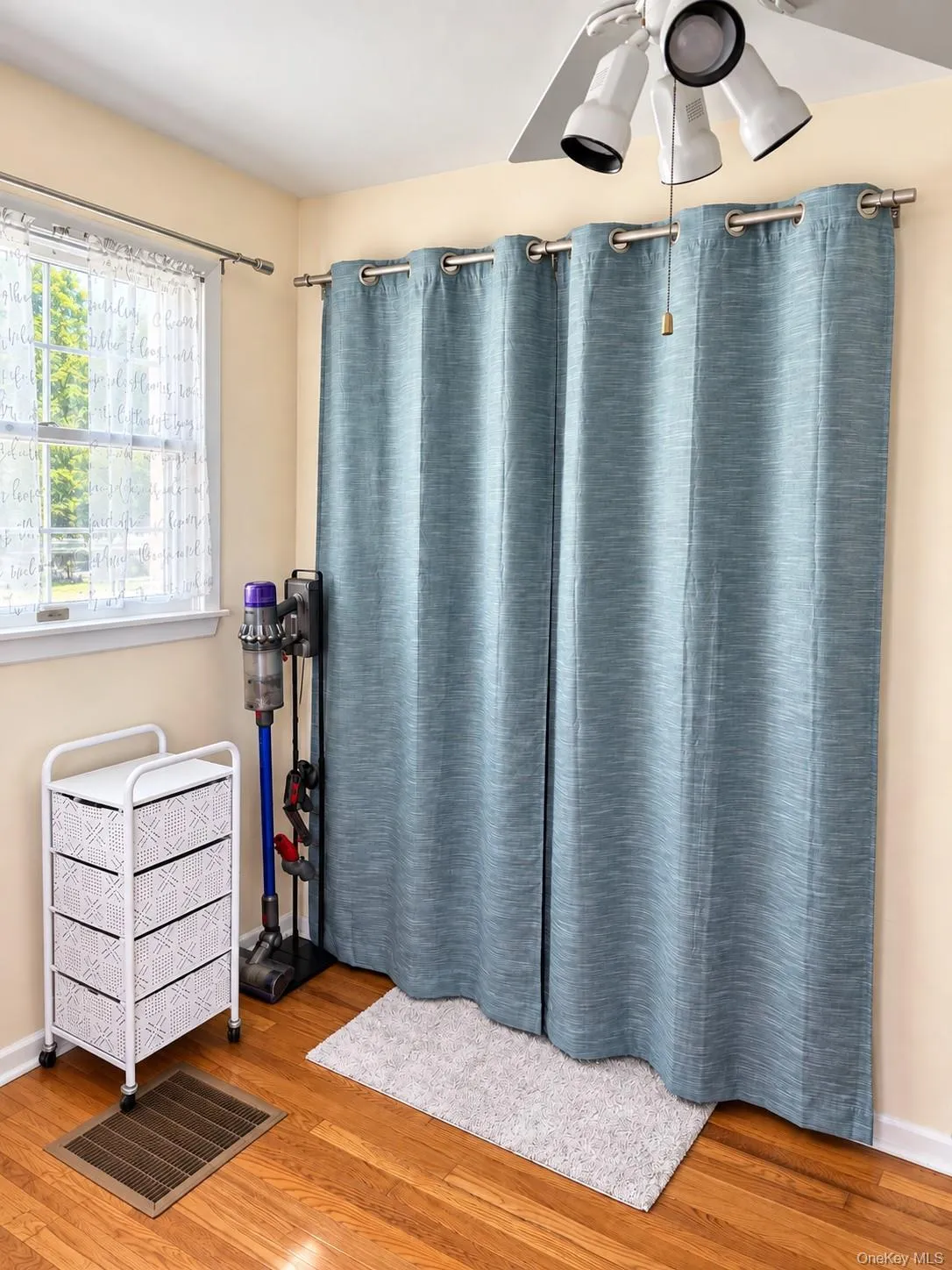 11 Emerson Avenue, Cortlandt, NY, 3 Bedrooms Bedrooms, 7 Rooms Rooms,1 BathroomBathrooms,Residential,For Rent,Emerson,0,1050272 11 Emerson Avenue, Cortlandt, NY, 3 Bedrooms Bedrooms, 7 Rooms Rooms,1 BathroomBathrooms,Residential,For Rent,Emerson,0,1050272
