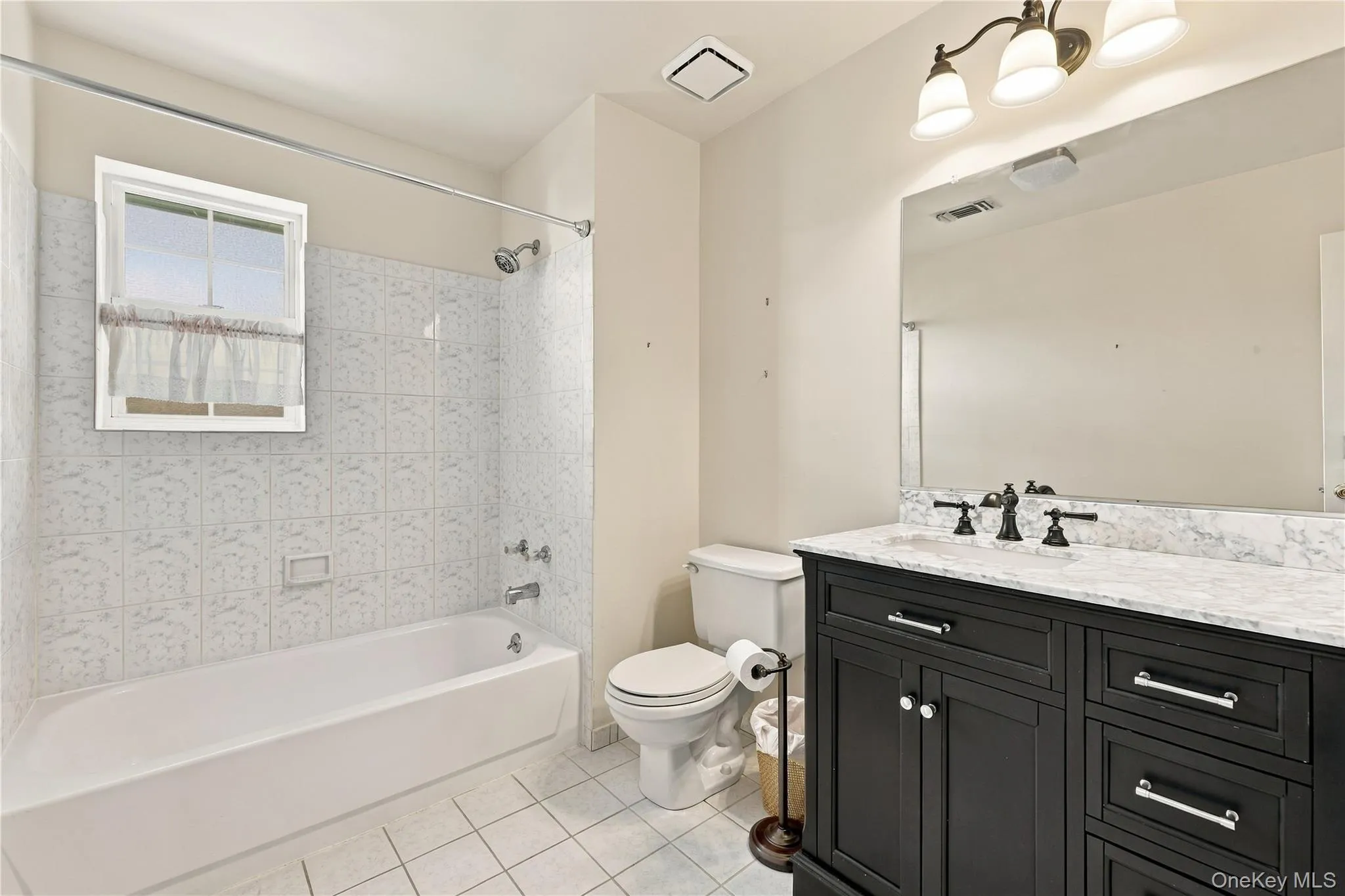 Full Bath off Hallway Full Bath off Hallway