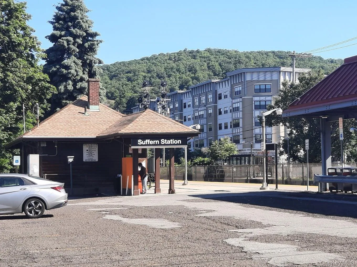 The NYC commuter train station is also located in Suffern. So convenient! The NYC commuter train station is also located in Suffern. So convenient!