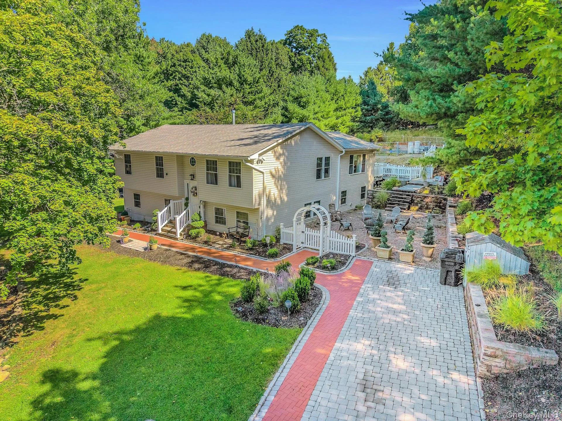 This home has so much to offer! This home has so much to offer!