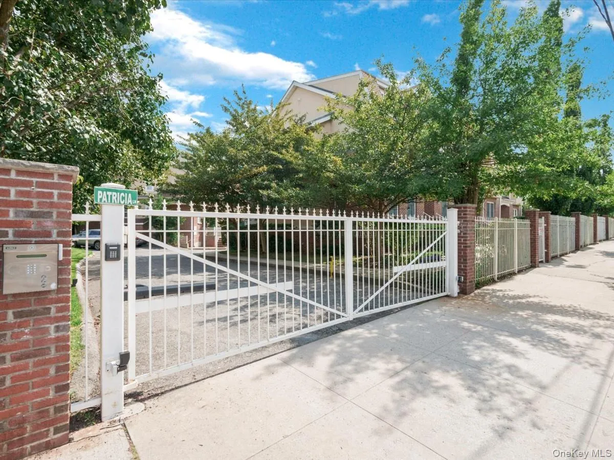 1 Patricia Lane, New York, NY, 2 Bedrooms Bedrooms, 4 Rooms Rooms,2 BathroomsBathrooms,Residential,For Rent,Patricia,0,1050287 1 Patricia Lane, New York, NY, 2 Bedrooms Bedrooms, 4 Rooms Rooms,2 BathroomsBathrooms,Residential,For Rent,Patricia,0,1050287