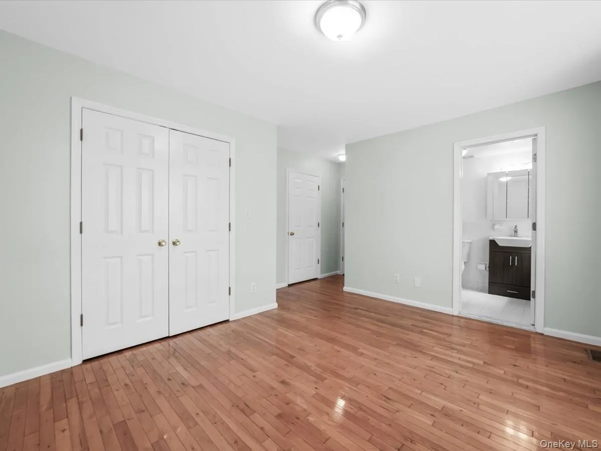 1 Patricia Lane, New York, NY, 2 Bedrooms Bedrooms, 4 Rooms Rooms,2 BathroomsBathrooms,Residential,For Rent,Patricia,0,1050287 1 Patricia Lane, New York, NY, 2 Bedrooms Bedrooms, 4 Rooms Rooms,2 BathroomsBathrooms,Residential,For Rent,Patricia,0,1050287