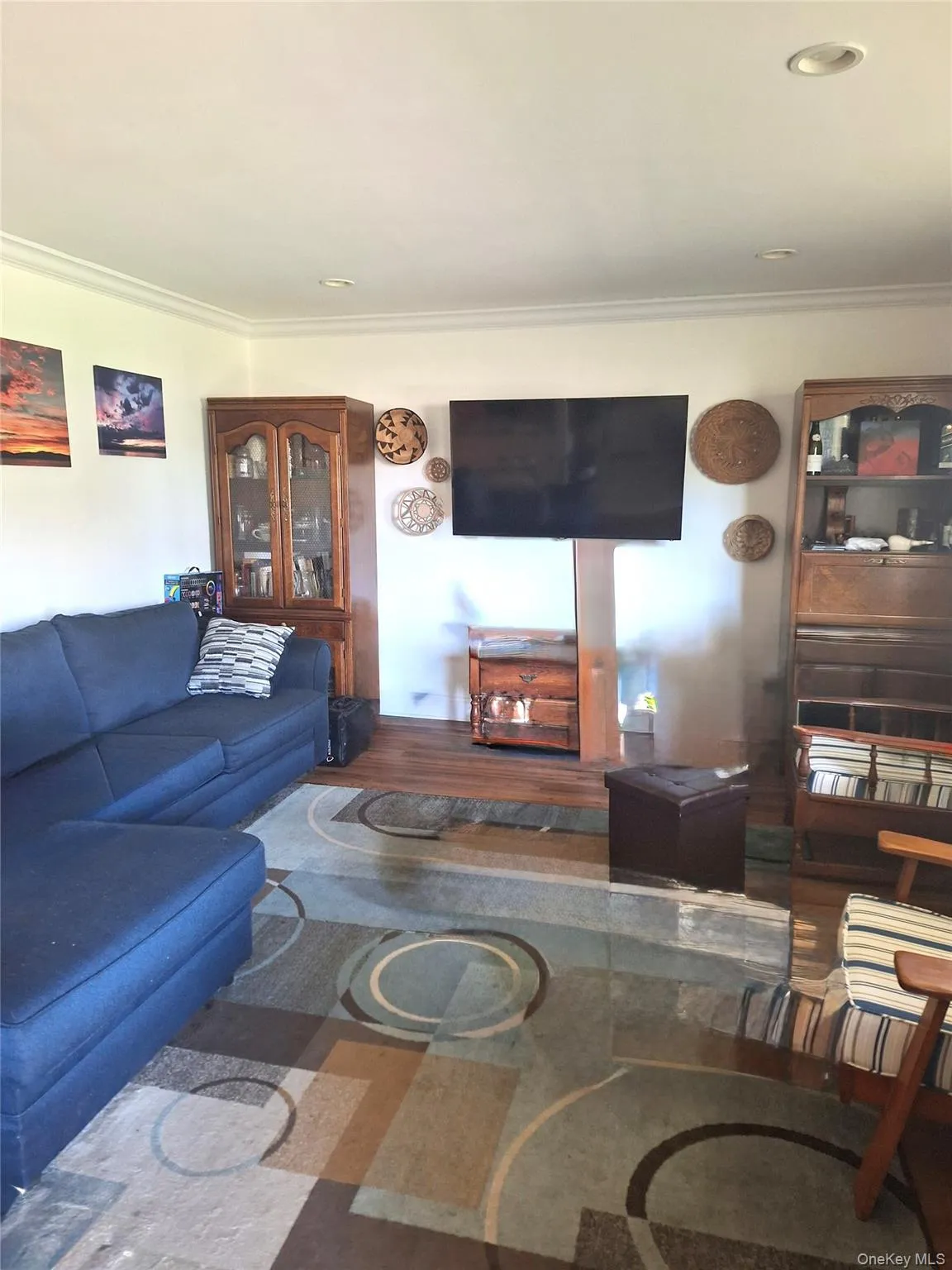 Nice size living room with plenty of natural light. Nice size living room with plenty of natural light.