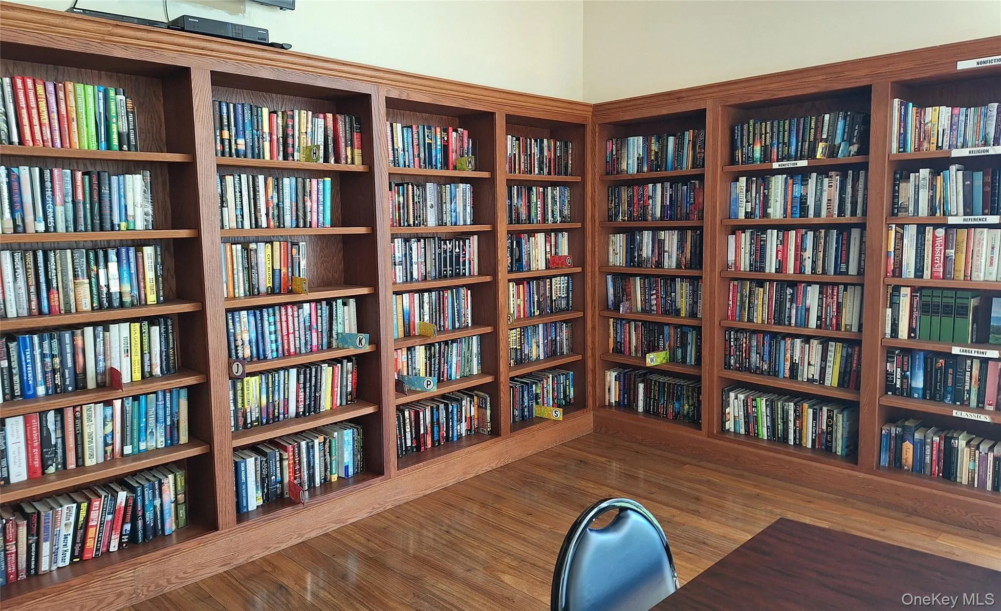 Community library room. Community library room.