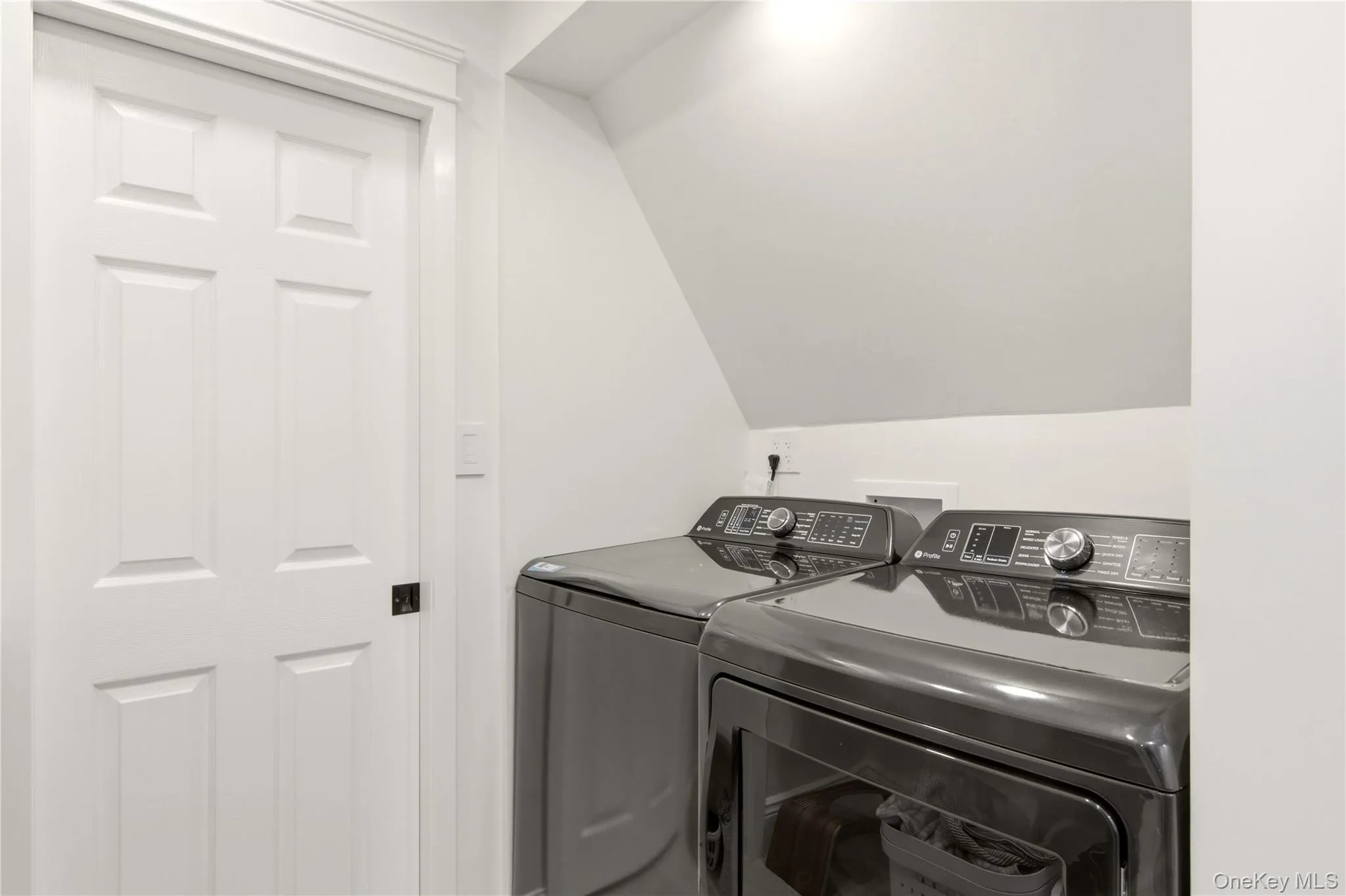 45 Meadow Glen Road, Smithtown, NY, 5 Bedrooms Bedrooms, 9 Rooms Rooms,3 BathroomsBathrooms,Residential,For Rent,Meadow Glen,0,1050295 45 Meadow Glen Road, Smithtown, NY, 5 Bedrooms Bedrooms, 9 Rooms Rooms,3 BathroomsBathrooms,Residential,For Rent,Meadow Glen,0,1050295