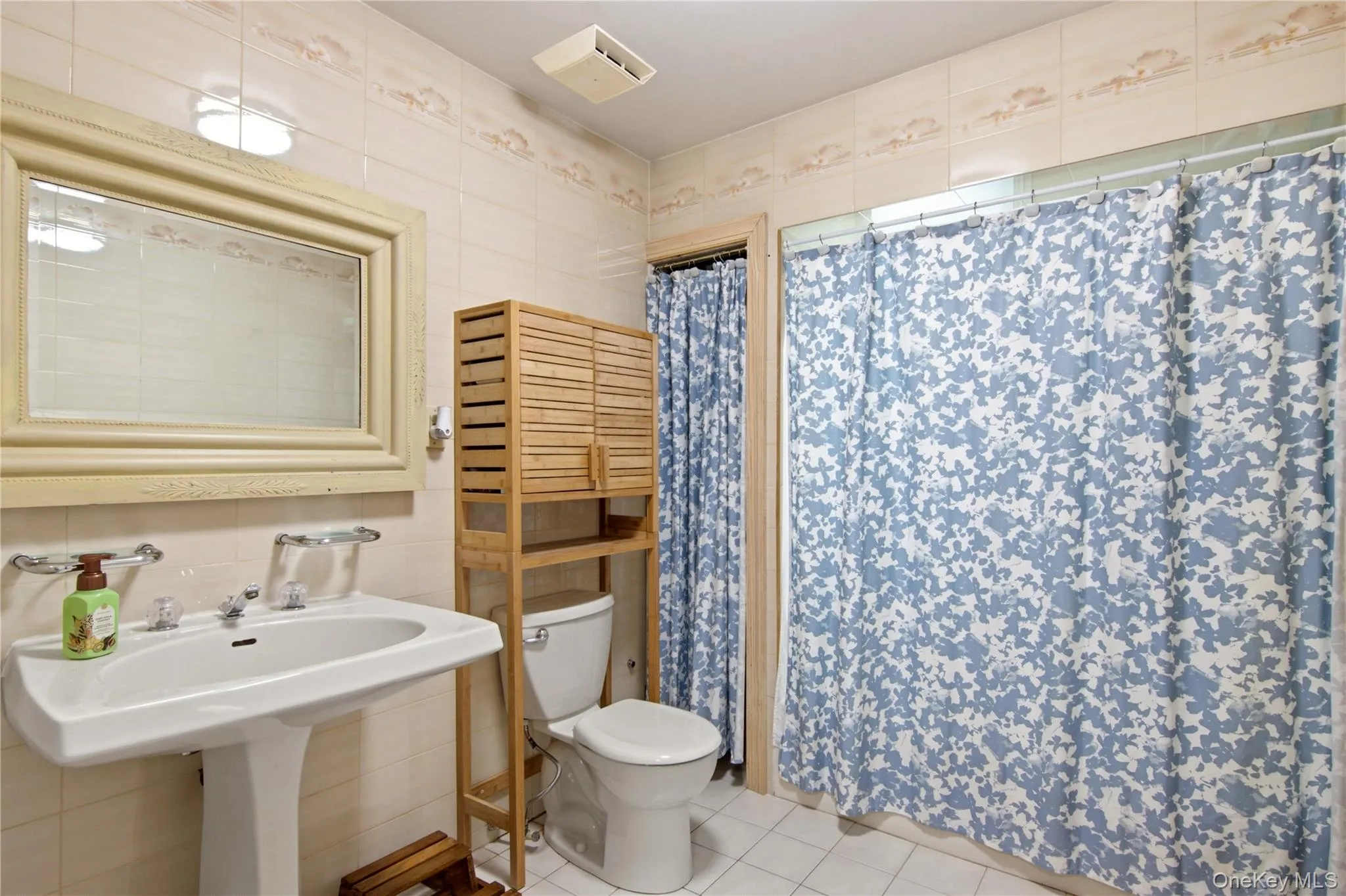 45 Meadow Glen Road, Smithtown, NY, 5 Bedrooms Bedrooms, 9 Rooms Rooms,3 BathroomsBathrooms,Residential,For Rent,Meadow Glen,0,1050295 45 Meadow Glen Road, Smithtown, NY, 5 Bedrooms Bedrooms, 9 Rooms Rooms,3 BathroomsBathrooms,Residential,For Rent,Meadow Glen,0,1050295