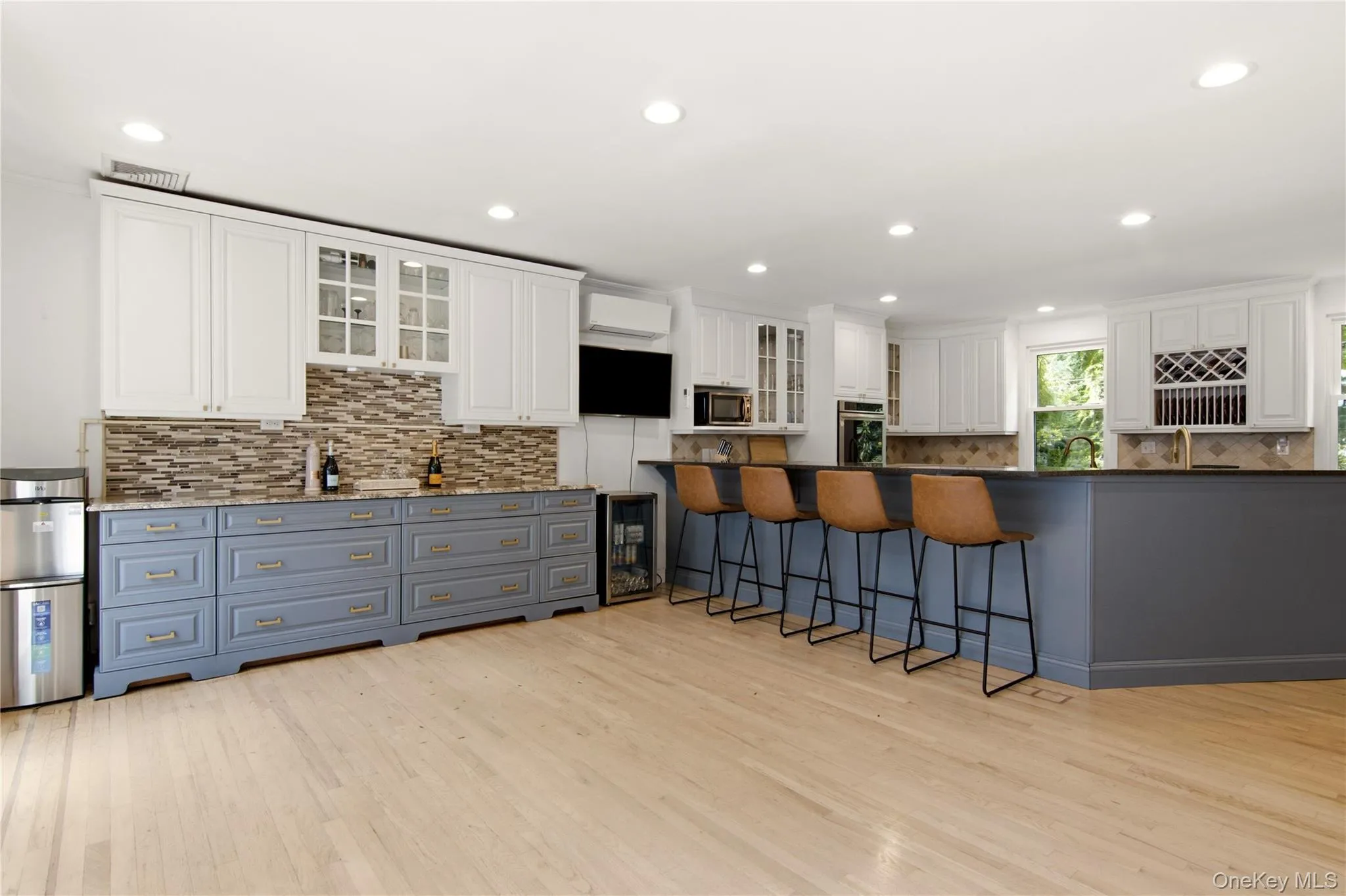 45 Meadow Glen Road, Smithtown, NY, 5 Bedrooms Bedrooms, 9 Rooms Rooms,3 BathroomsBathrooms,Residential,For Rent,Meadow Glen,0,1050295 45 Meadow Glen Road, Smithtown, NY, 5 Bedrooms Bedrooms, 9 Rooms Rooms,3 BathroomsBathrooms,Residential,For Rent,Meadow Glen,0,1050295