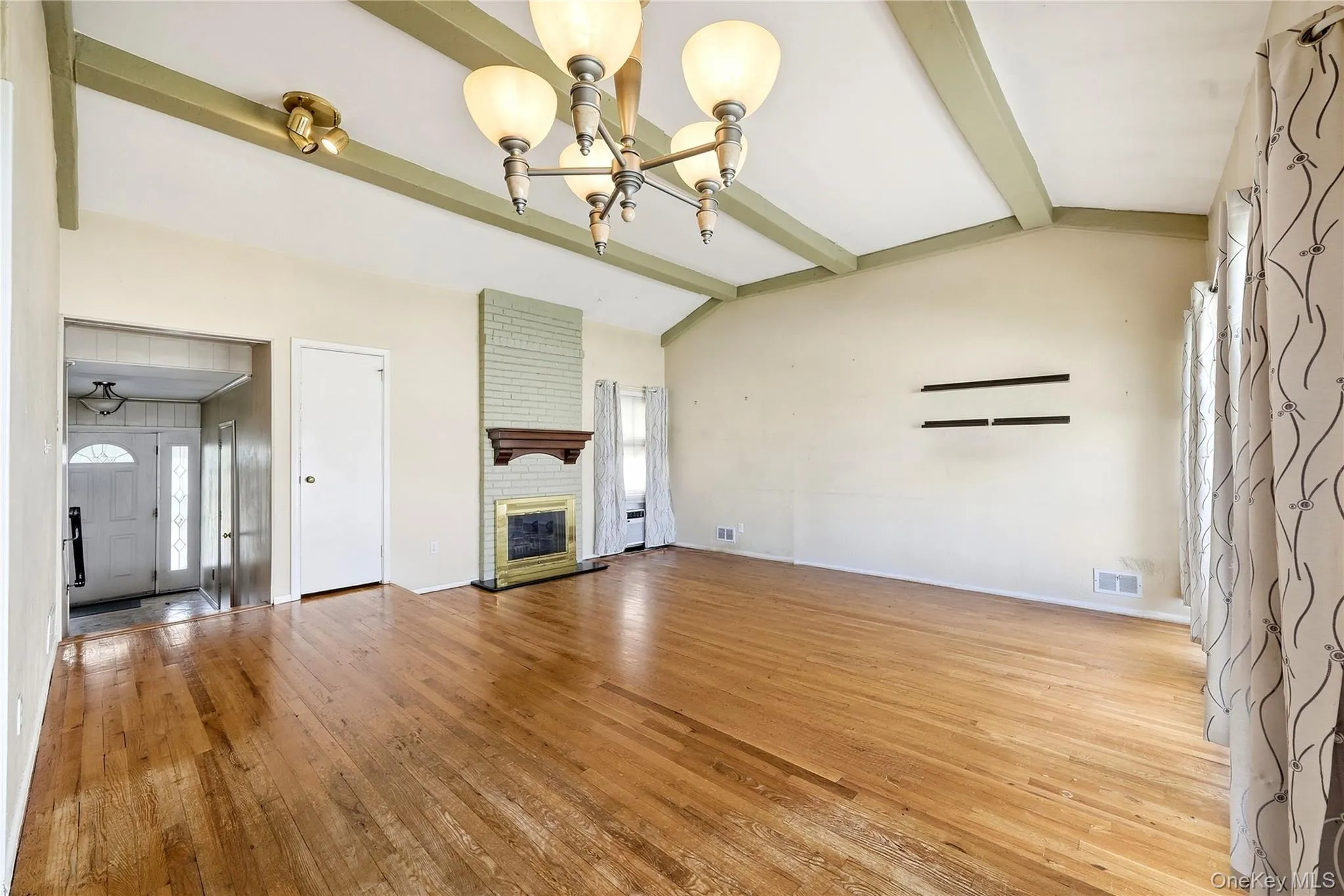 156 Broadway, Oyster Bay, NY, 3 Bedrooms Bedrooms, 6 Rooms Rooms,1 BathroomBathrooms,Residential,For Rent,Broadway,0,1050303 156 Broadway, Oyster Bay, NY, 3 Bedrooms Bedrooms, 6 Rooms Rooms,1 BathroomBathrooms,Residential,For Rent,Broadway,0,1050303